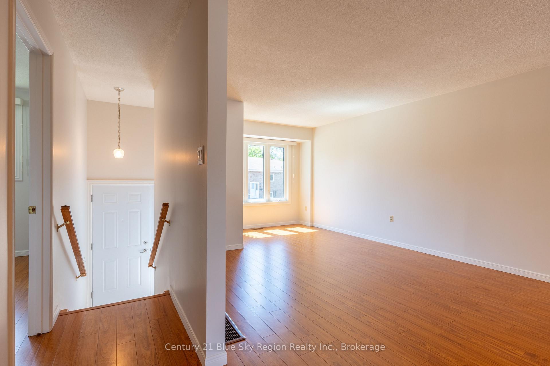 Photo 3 of 624 Lakeshore Drive, North Bay, Ferris — HOMEH