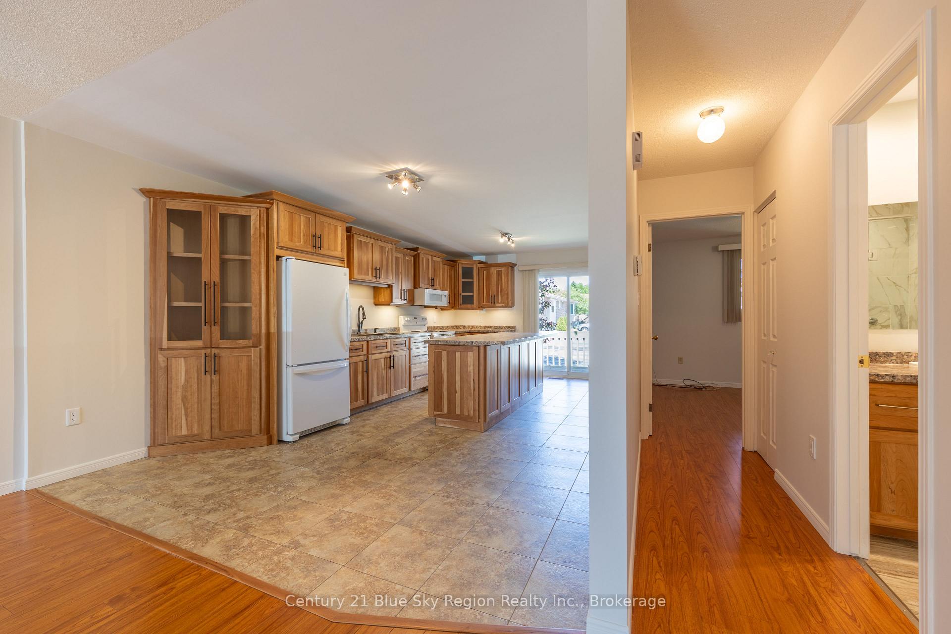 Photo 11 of 624 Lakeshore Drive, North Bay, Ferris — HOMEH