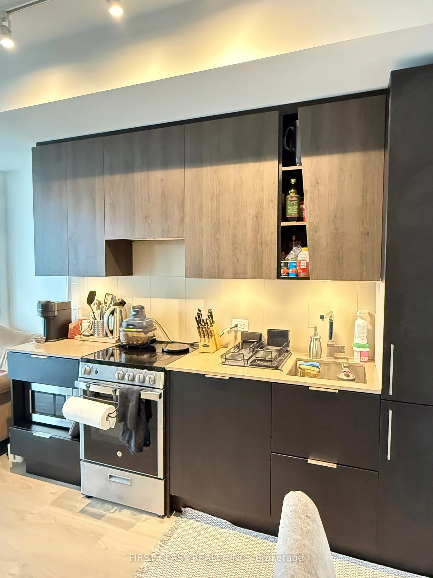 Photo 4 of Unit 2513, 3900 Confederation Parkway, Mississauga, City Centre — HOMEH