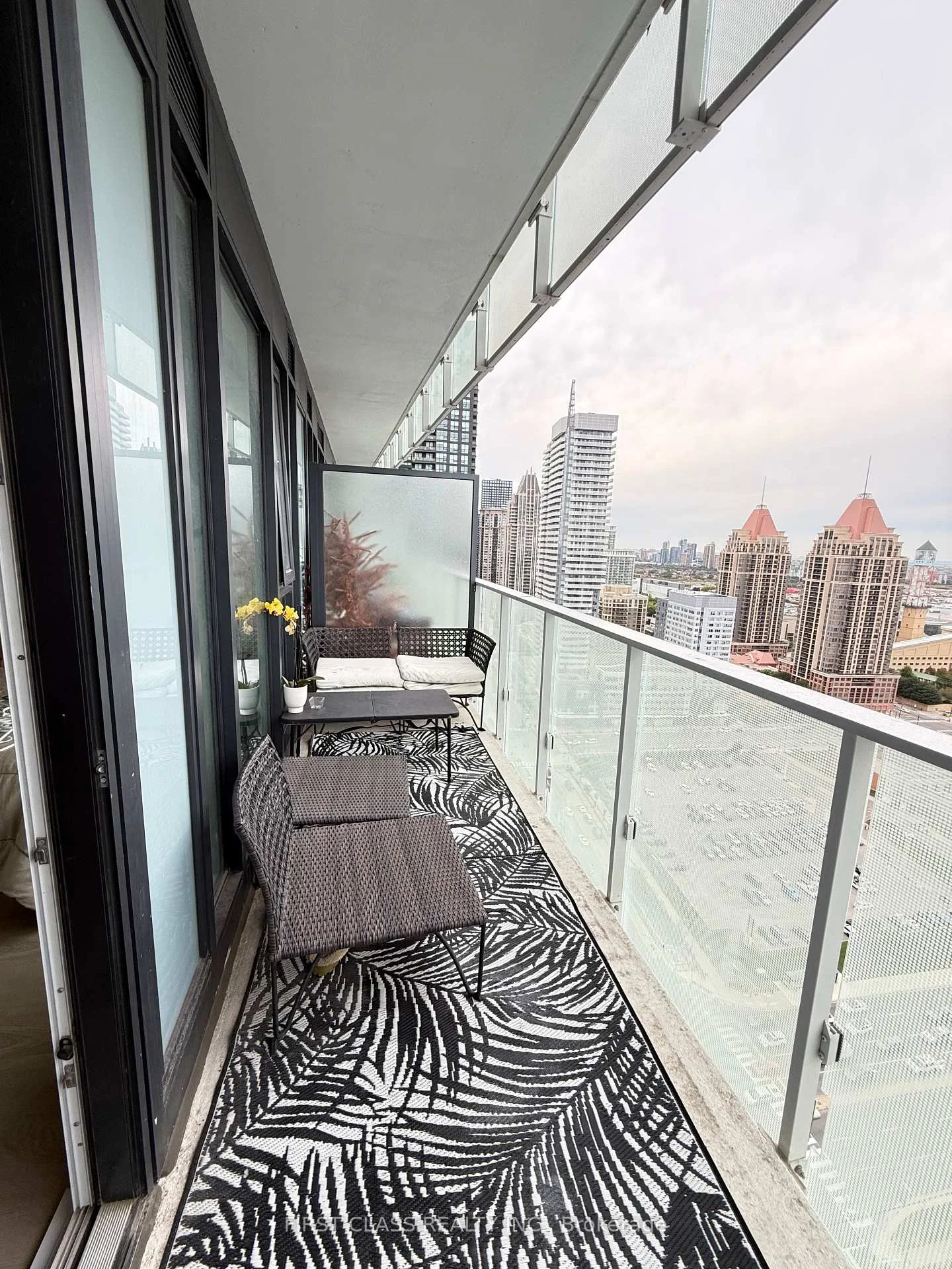 Photo 7 of Unit 2513, 3900 Confederation Parkway, Mississauga, City Centre — HOMEH