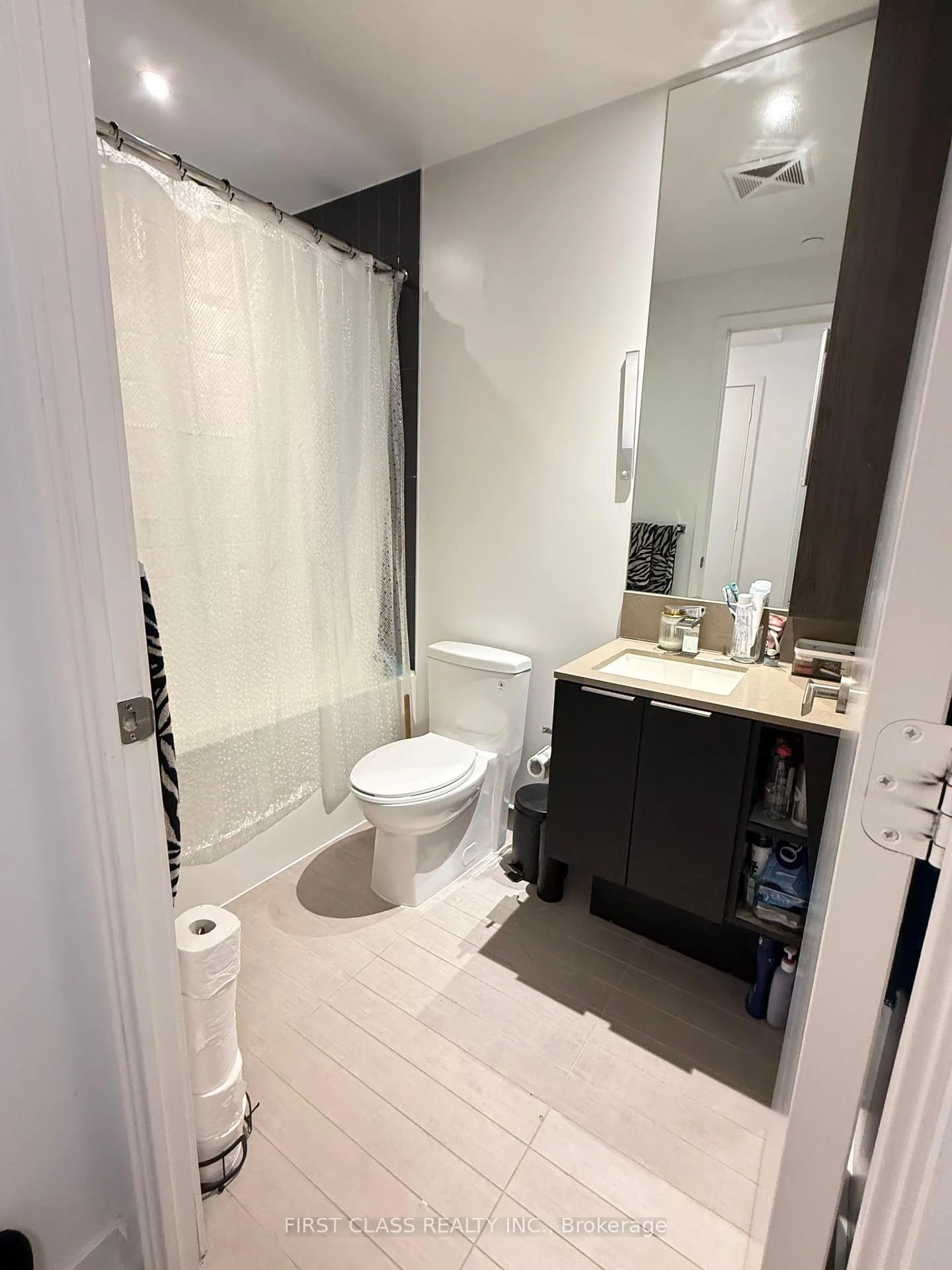 Photo 8 of Unit 2513, 3900 Confederation Parkway, Mississauga, City Centre — HOMEH