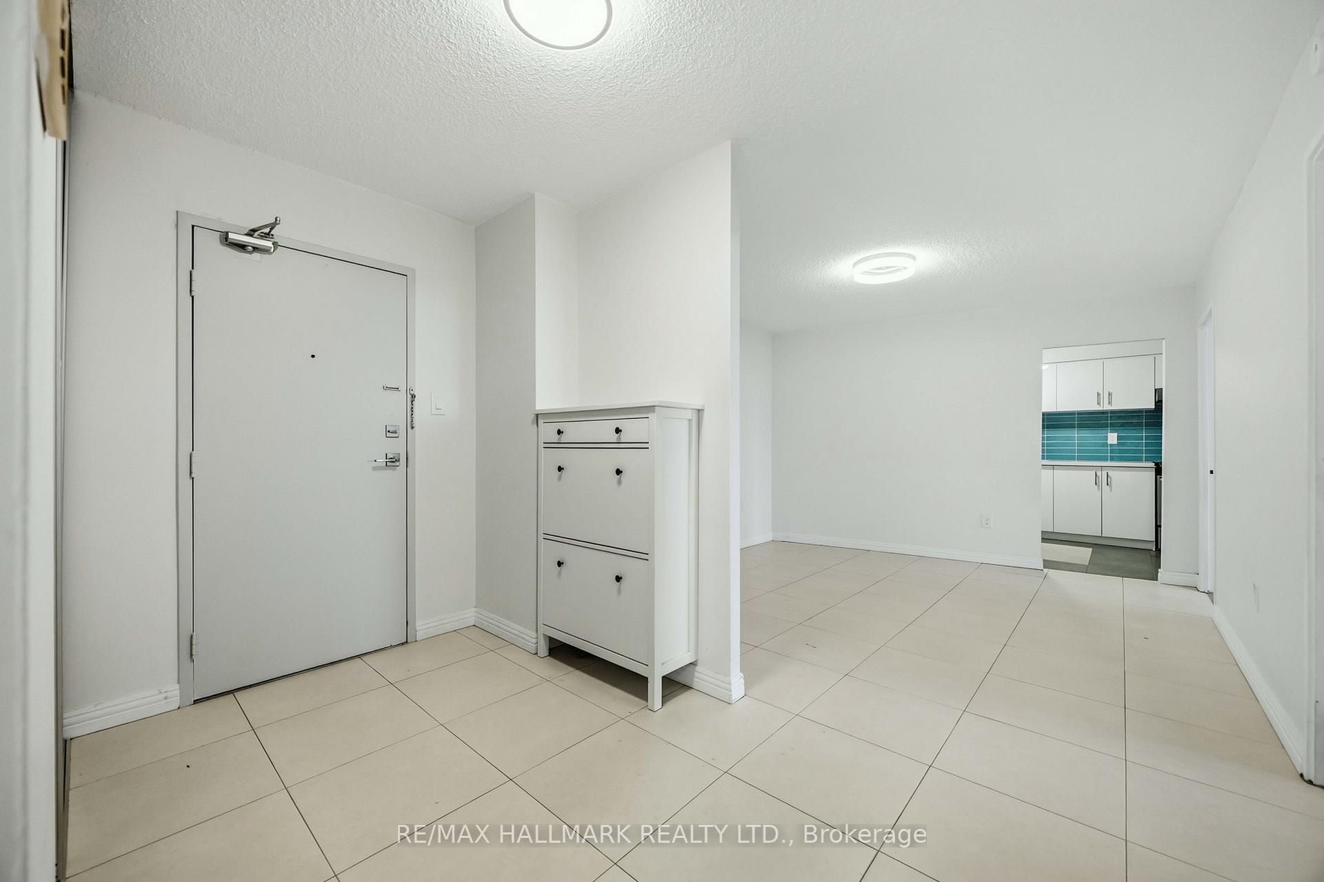 Photo 5 of Unit 808, 100 Echo Point, Scarborough, L'Amoreaux — HOMEH