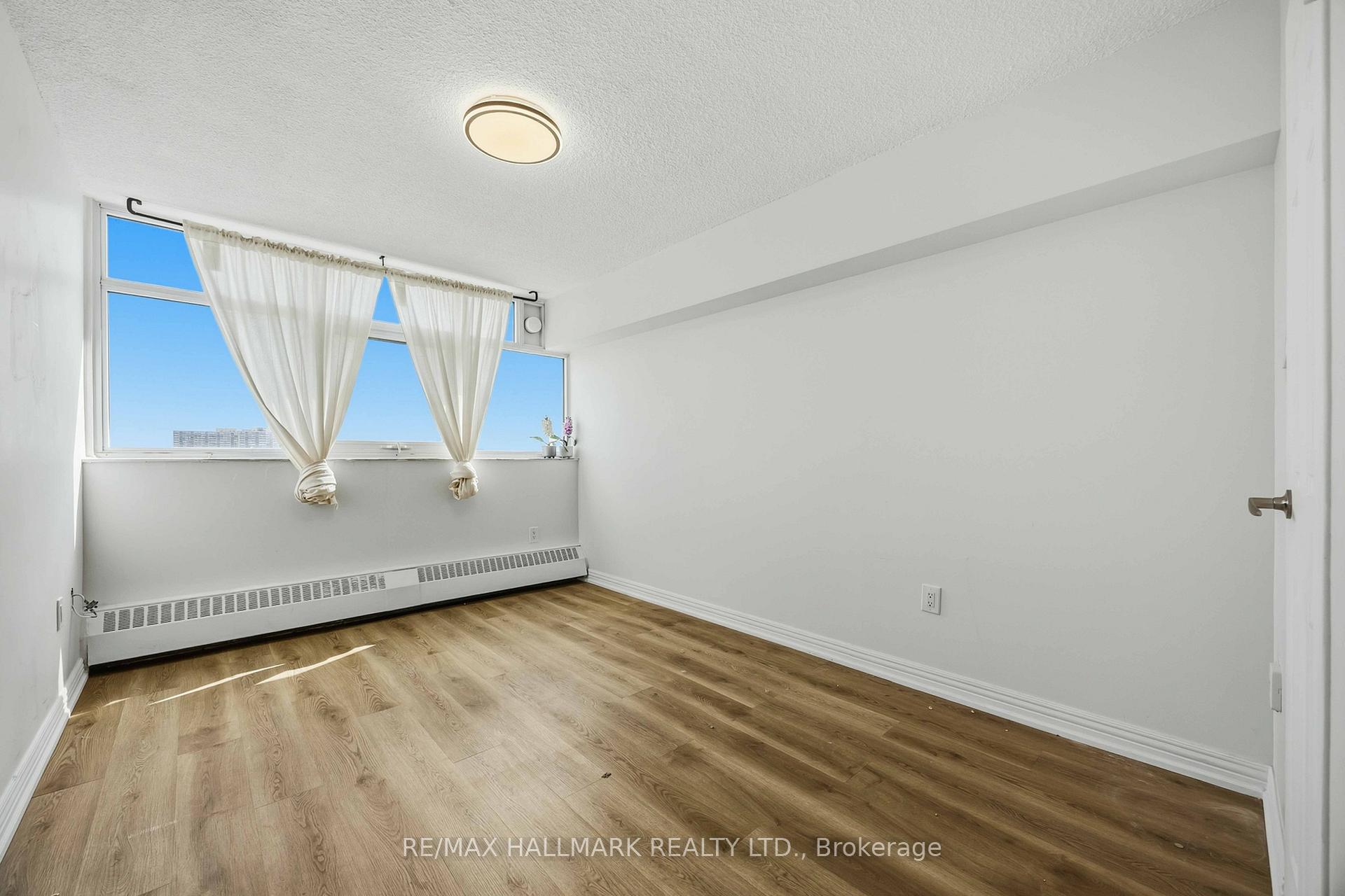 Photo 16 of Unit 808, 100 Echo Point, Scarborough, L'Amoreaux — HOMEH