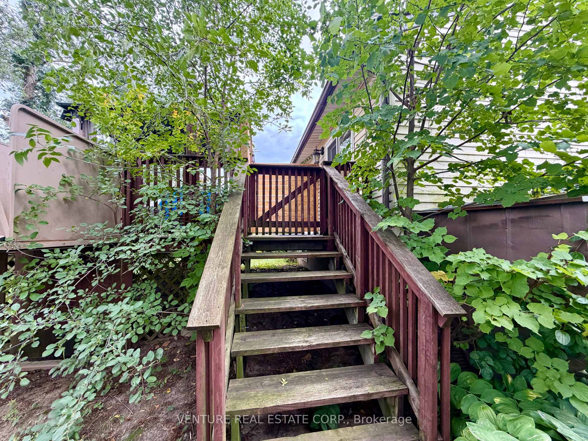 Photo 3 of 1329 Belair Crescent, Oshawa, Eastdale — HOMEH