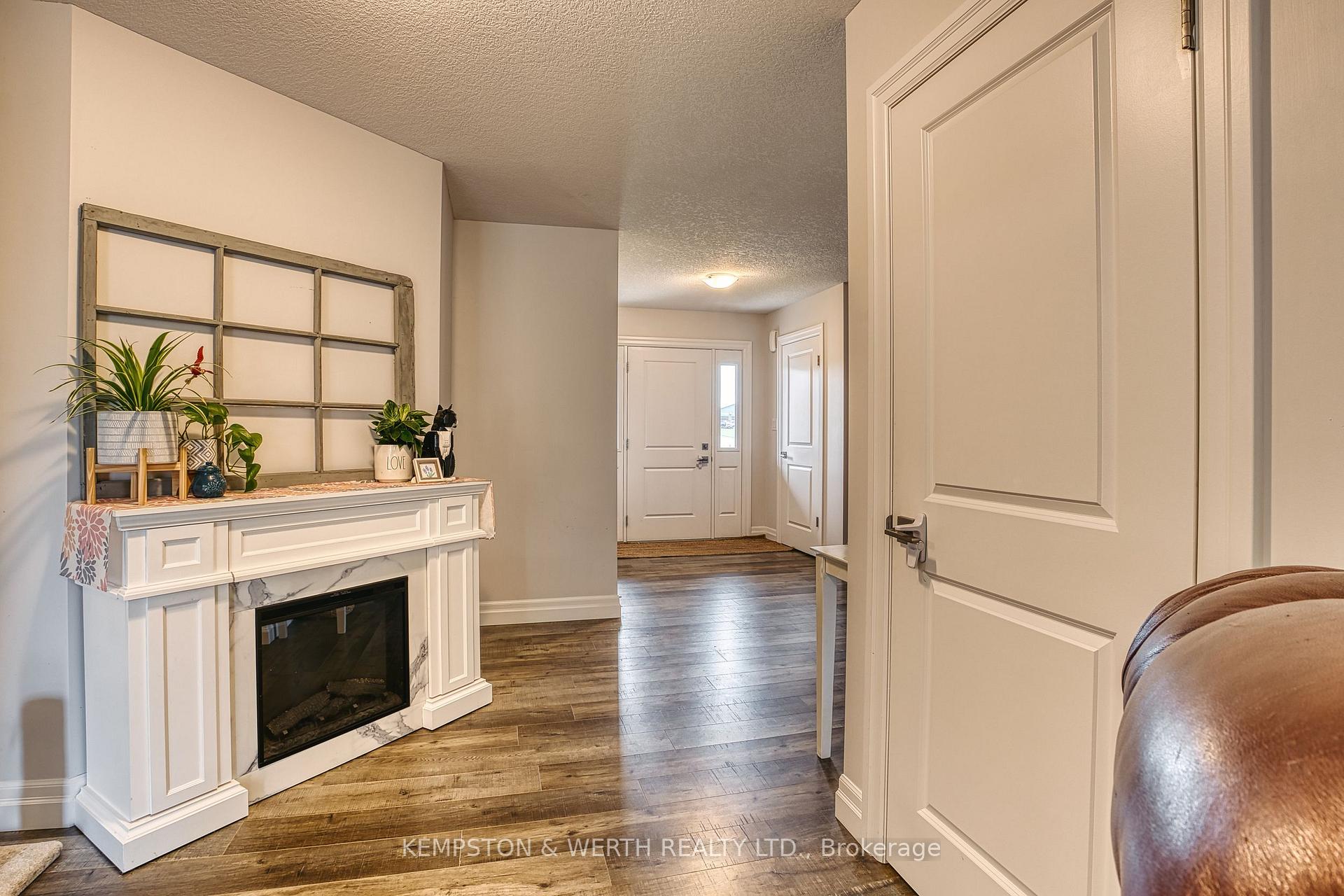 Photo 5 of 885 Binning Street W, North Perth, Listowel — HOMEH