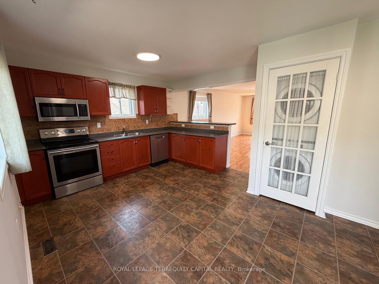 Photo 5 of Unit Upper, 79 Chalmers Drive, Barrie, Painswick South — HOMEH