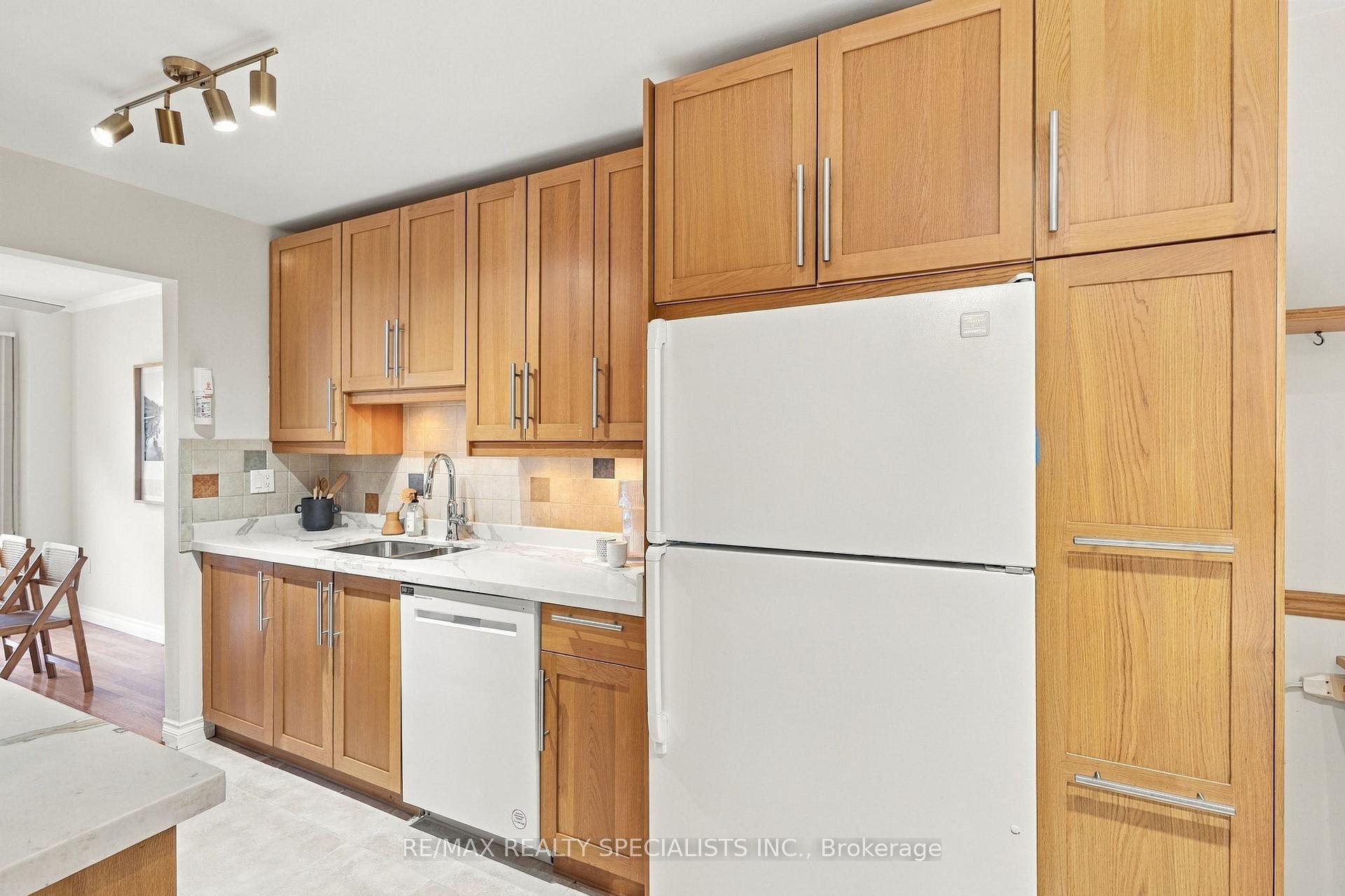 Photo 15 of 93 Burlington Street, Etobicoke, Mimico — HOMEH