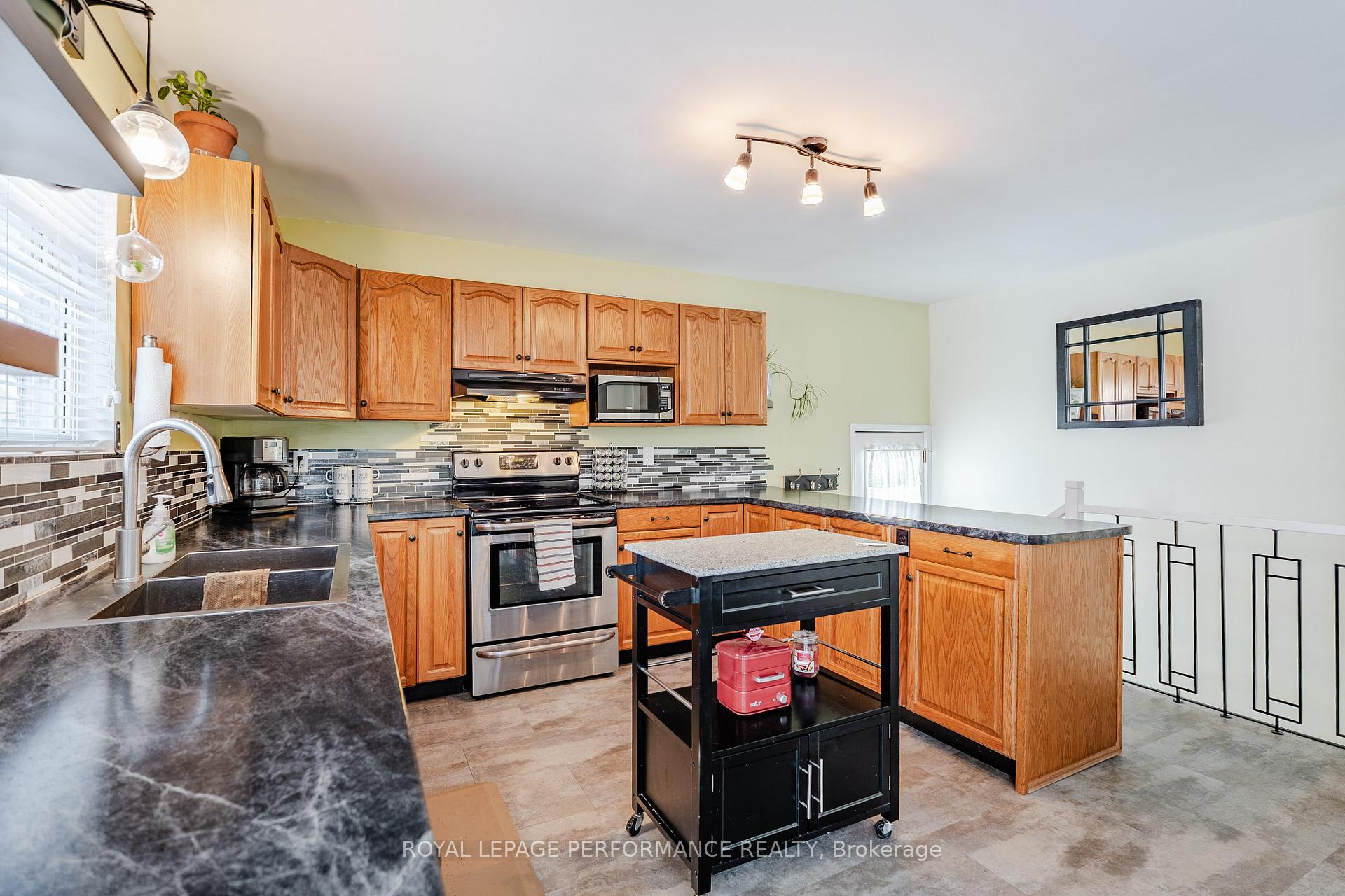 Photo 6 of 3301 Ross Avenue, Cornwall, Cornwall — HOMEH