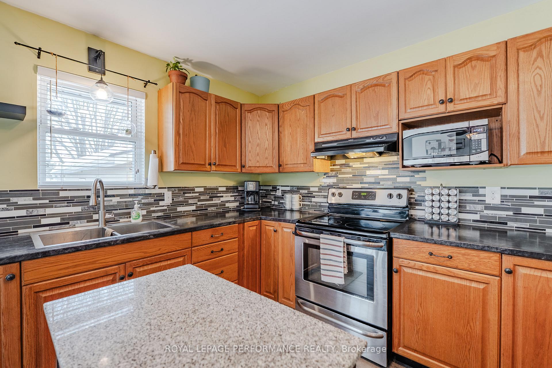 Photo 7 of 3301 Ross Avenue, Cornwall, Cornwall — HOMEH