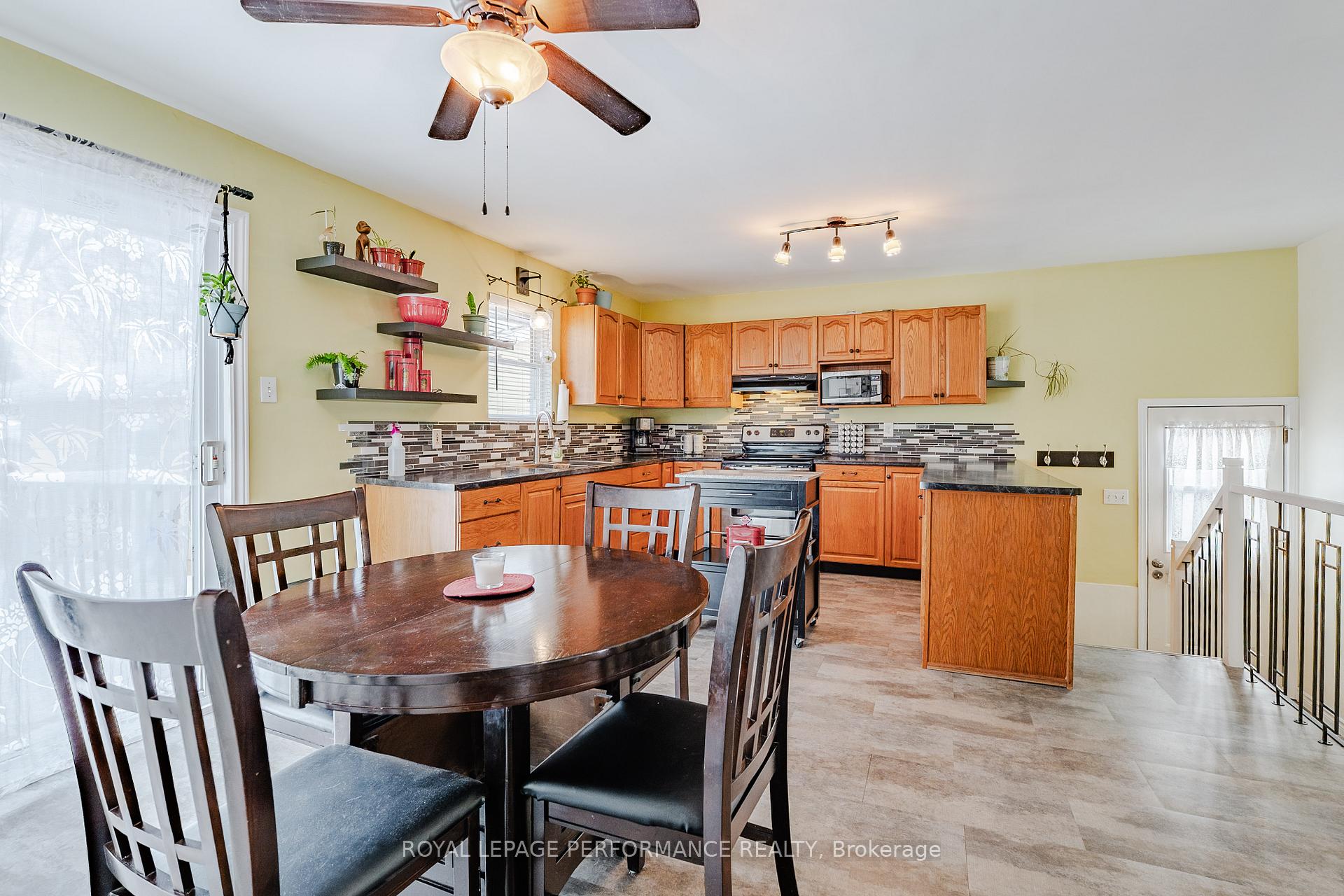 Photo 9 of 3301 Ross Avenue, Cornwall, Cornwall — HOMEH