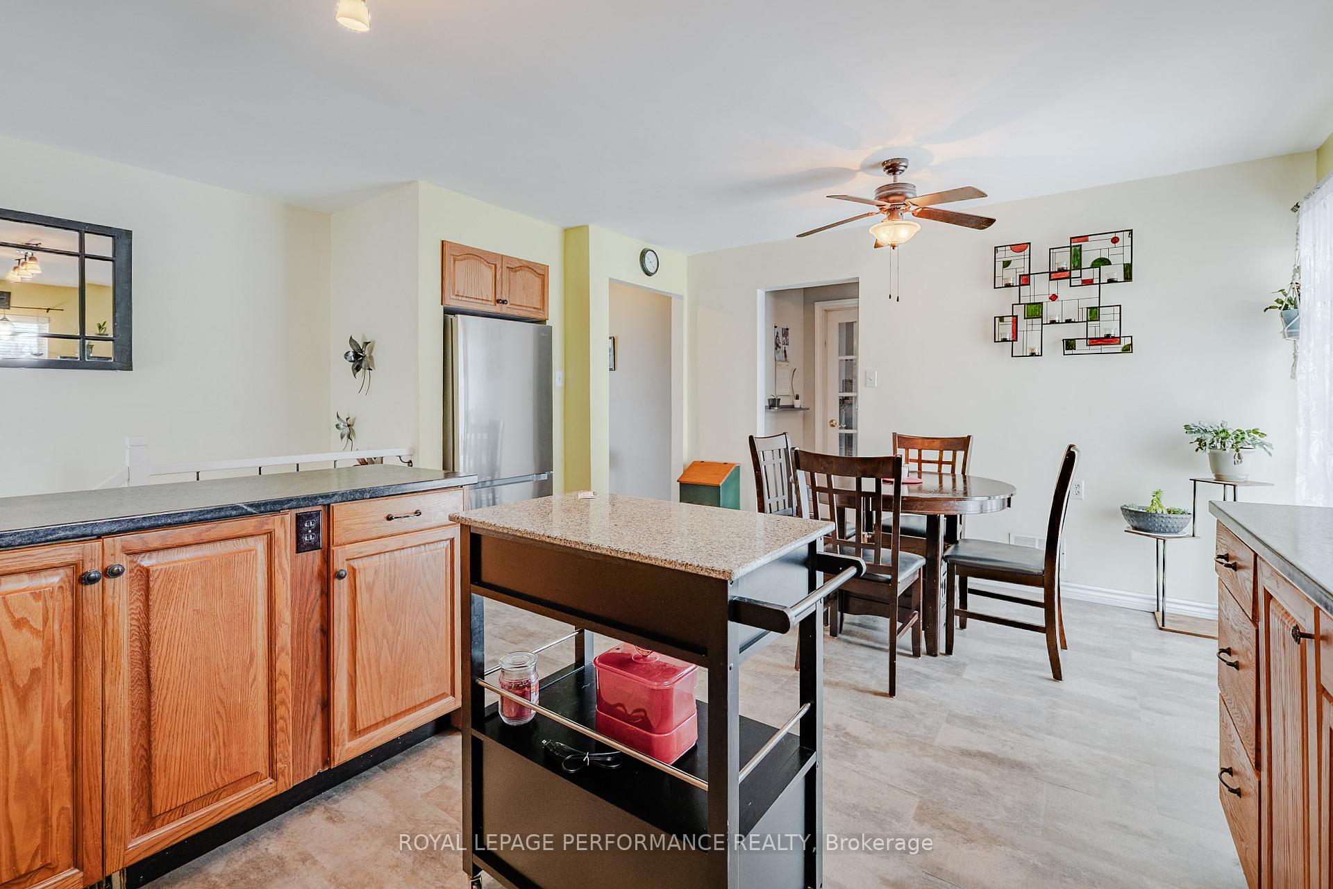 Photo 10 of 3301 Ross Avenue, Cornwall, Cornwall — HOMEH
