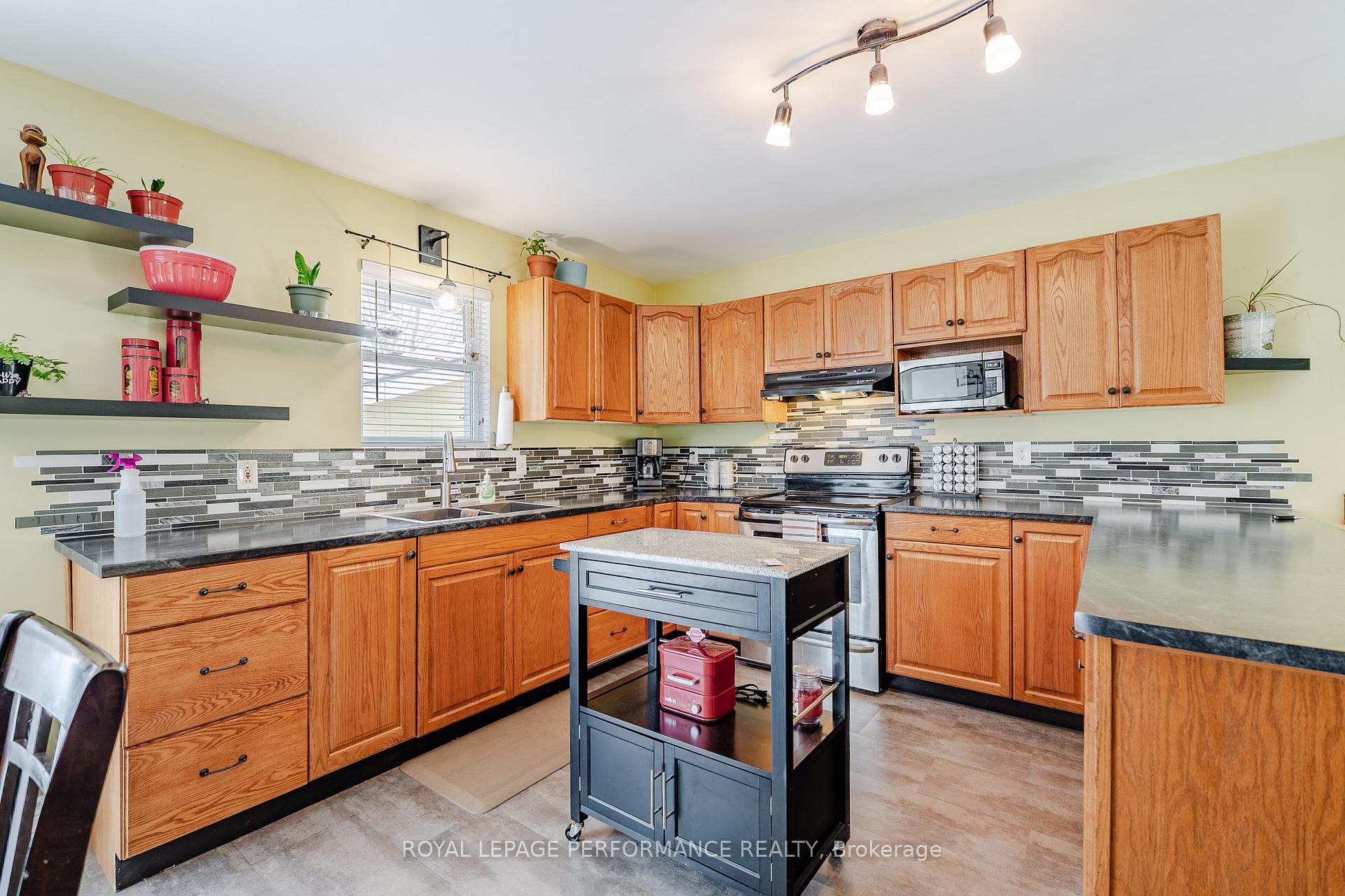 Photo 11 of 3301 Ross Avenue, Cornwall, Cornwall — HOMEH