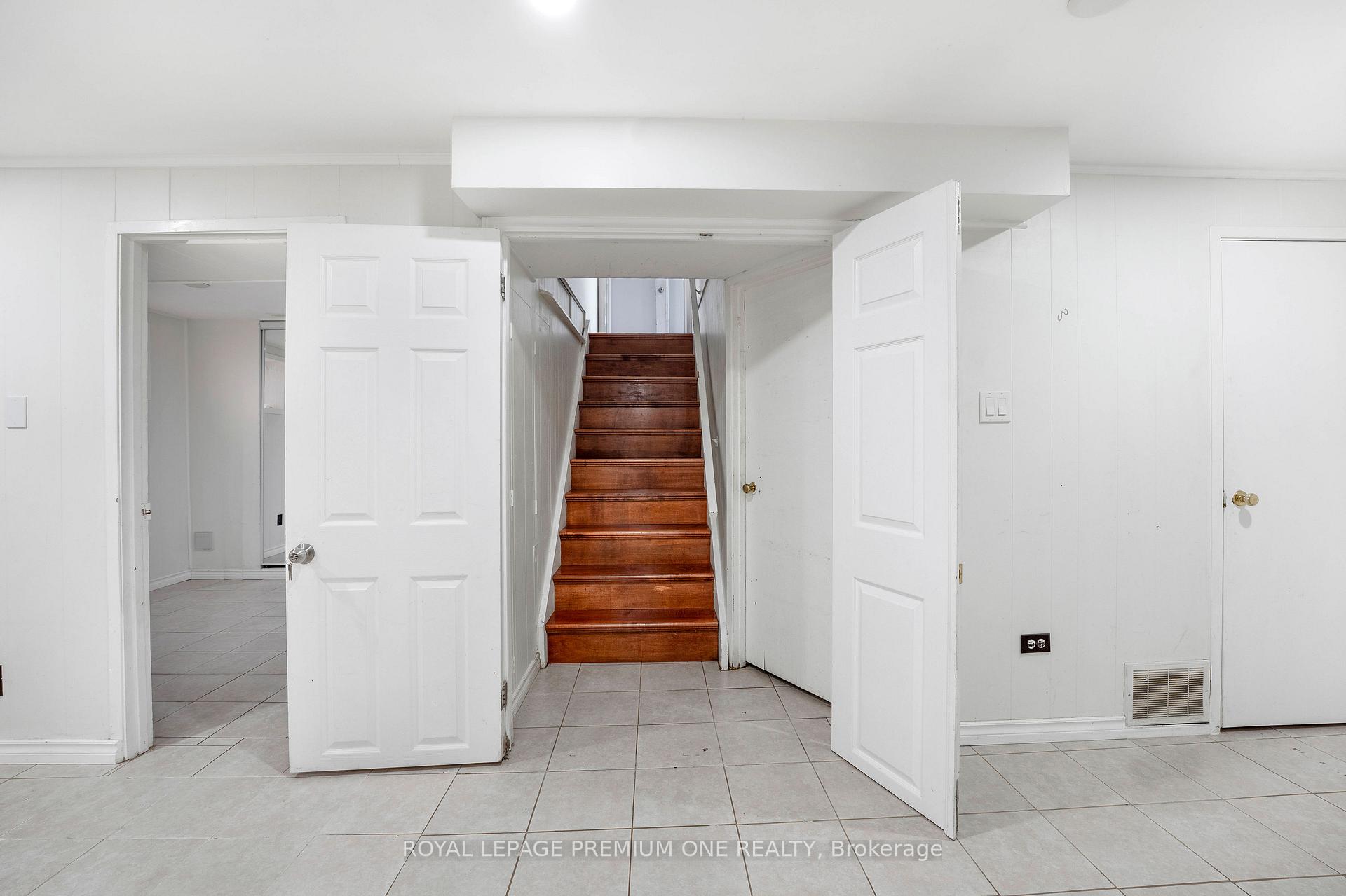 Photo 2 of Unit LOWER LEVEL, 139 Mckee Avenue, North York, Willowdale East — HOMEH