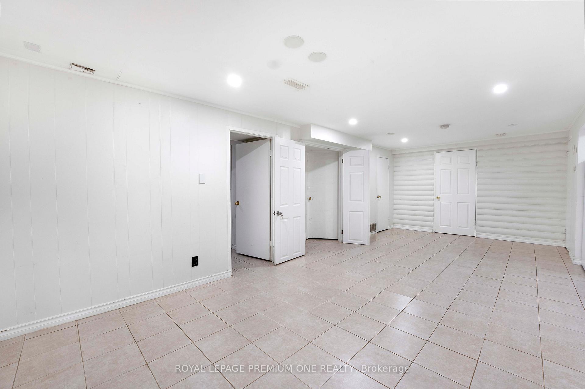 Photo 3 of Unit LOWER LEVEL, 139 Mckee Avenue, North York, Willowdale East — HOMEH