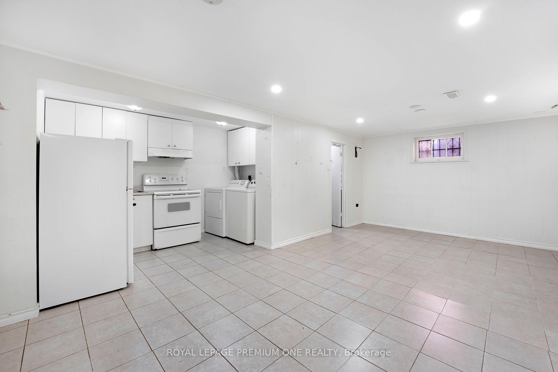 Photo 6 of Unit LOWER LEVEL, 139 Mckee Avenue, North York, Willowdale East — HOMEH