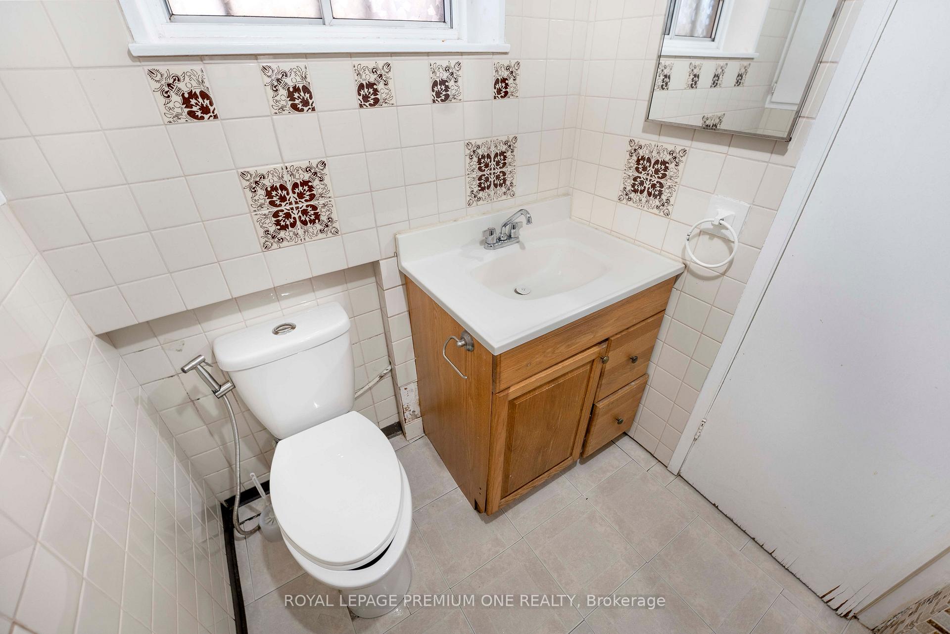 Photo 10 of Unit LOWER LEVEL, 139 Mckee Avenue, North York, Willowdale East — HOMEH