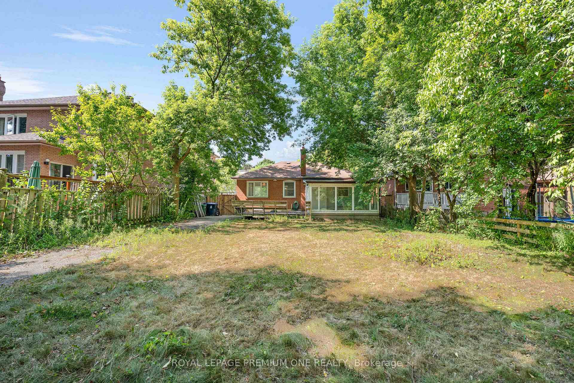 Photo 15 of Unit LOWER LEVEL, 139 Mckee Avenue, North York, Willowdale East — HOMEH