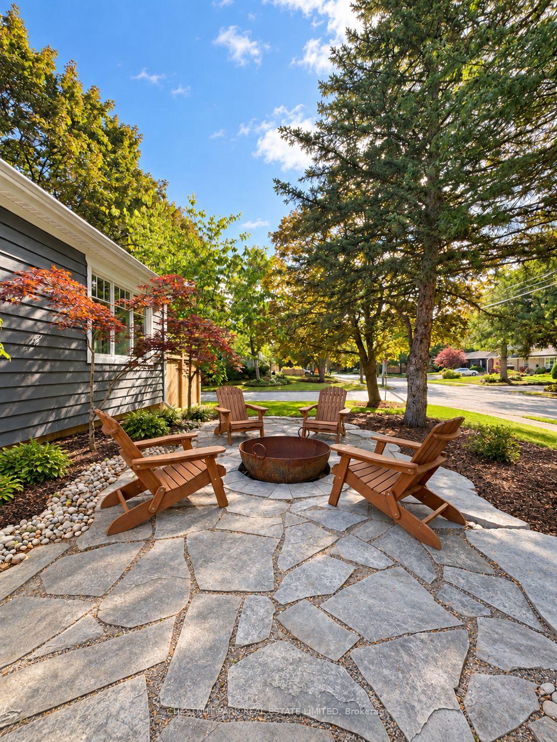 Photo 4 of 4380 Spruce Avenue, Burlington, Shoreacres — HOMEH