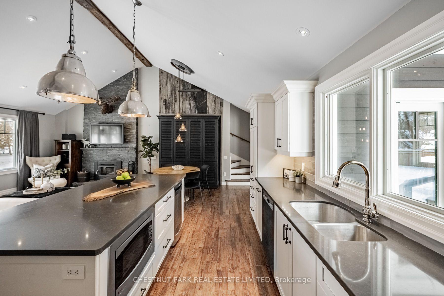 Photo 8 of 4380 Spruce Avenue, Burlington, Shoreacres — HOMEH