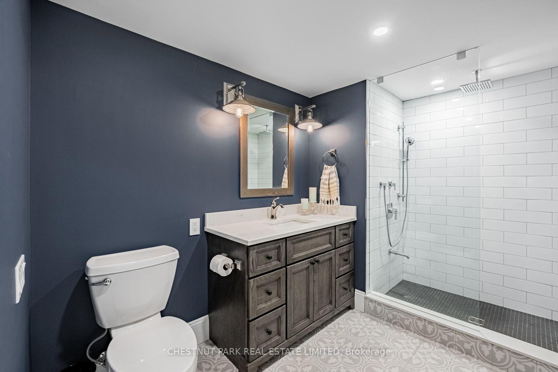 Photo 32 of 4380 Spruce Avenue, Burlington, Shoreacres — HOMEH