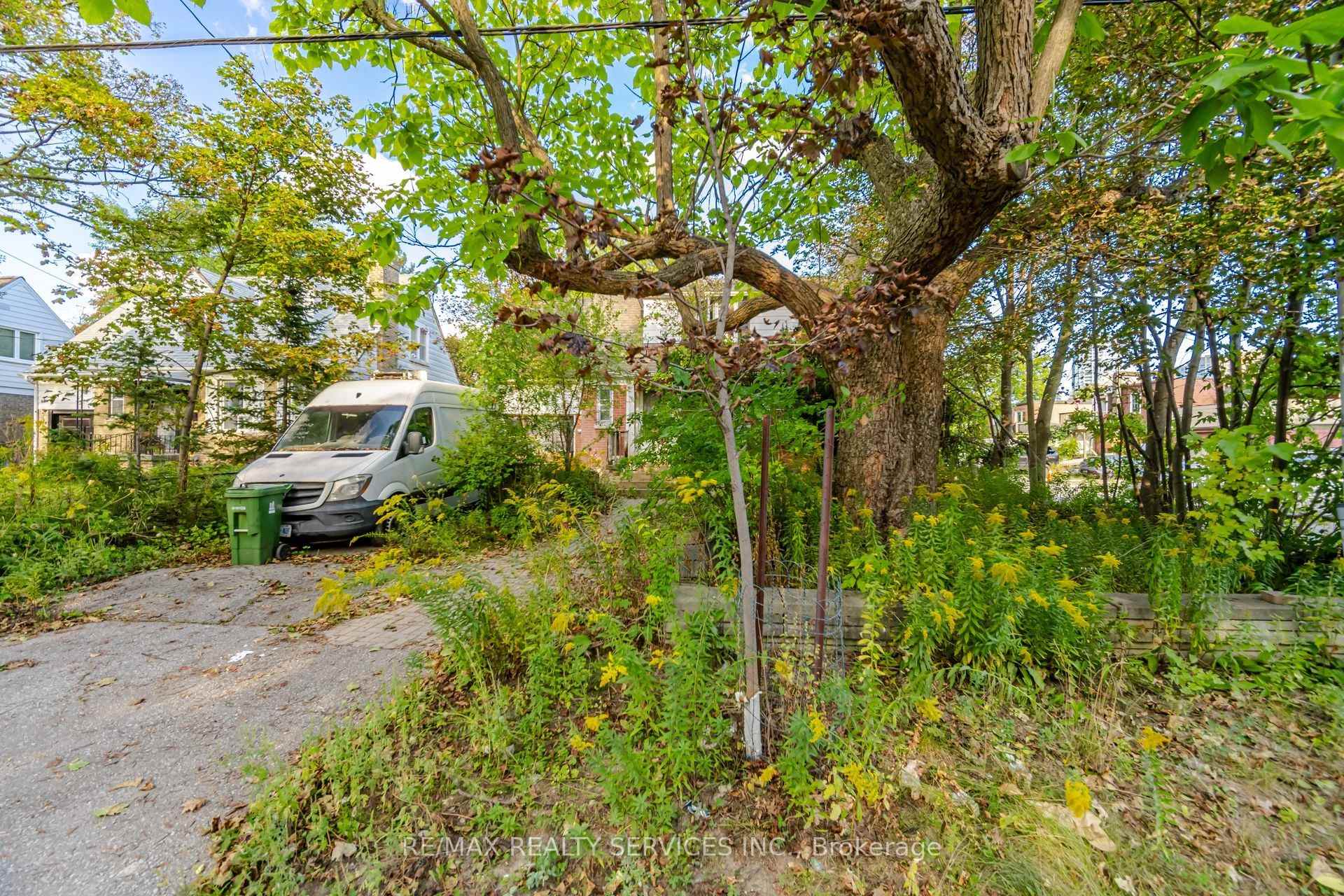 Photo 12 of 7 Ashbourne Drive, Etobicoke, Islington-City Centre West — HOMEH