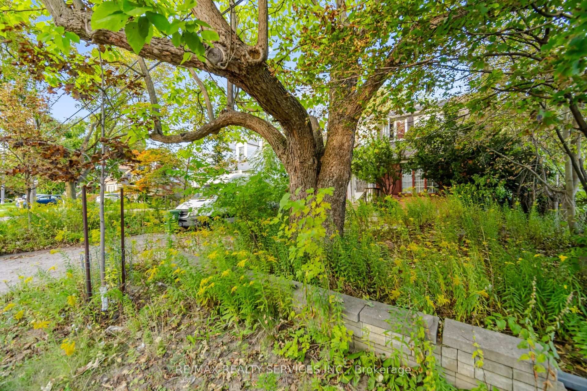 Photo 14 of 7 Ashbourne Drive, Etobicoke, Islington-City Centre West — HOMEH