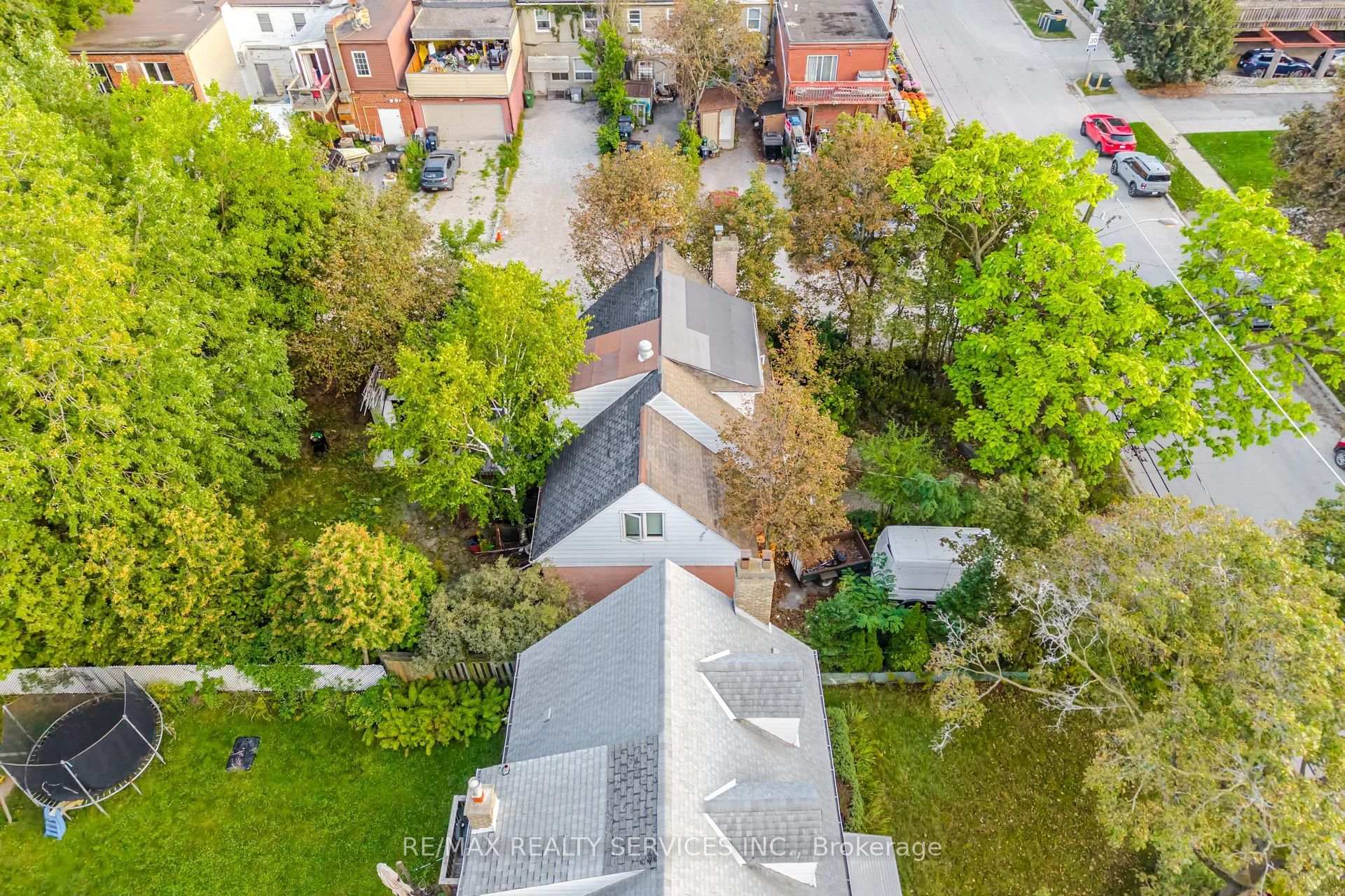 Photo 2 of 7 Ashbourne Drive, Etobicoke, Islington-City Centre West — HOMEH