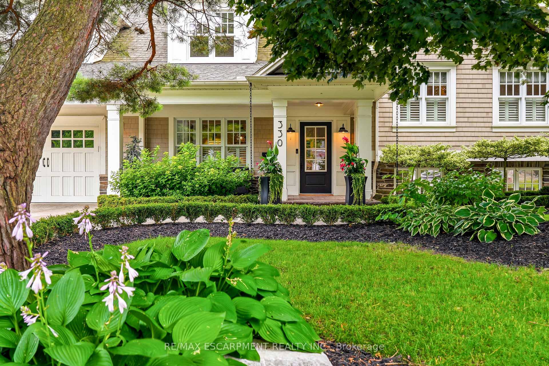 Photo 2 of 330 Camelot Court, Burlington, Shoreacres — HOMEH