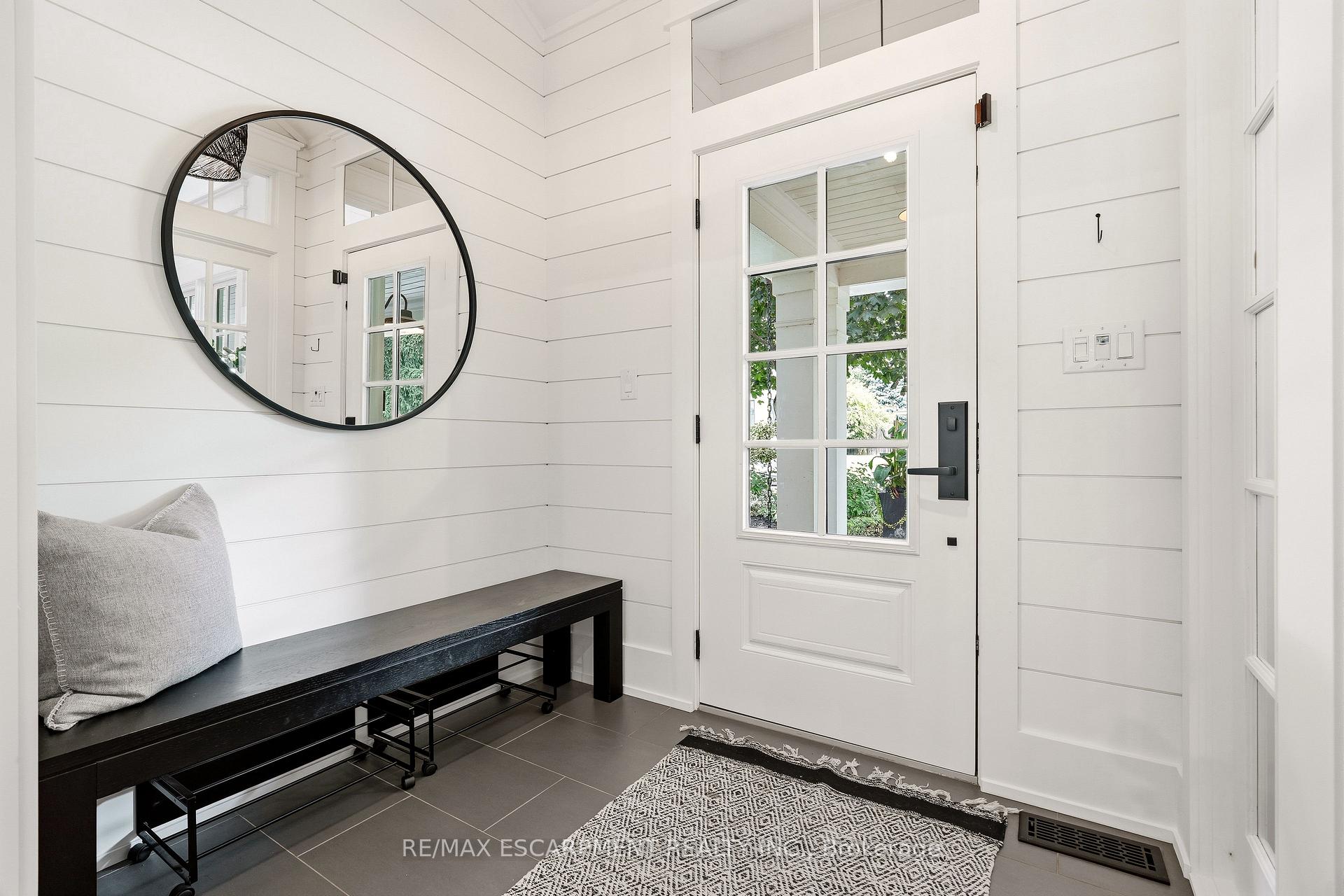 Photo 5 of 330 Camelot Court, Burlington, Shoreacres — HOMEH