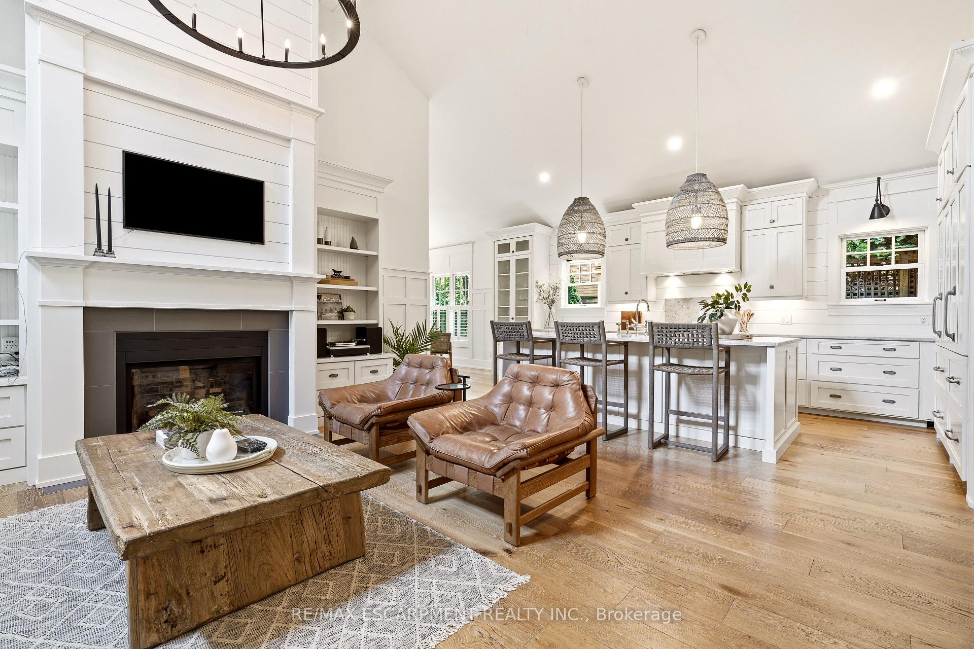 Photo 6 of 330 Camelot Court, Burlington, Shoreacres — HOMEH