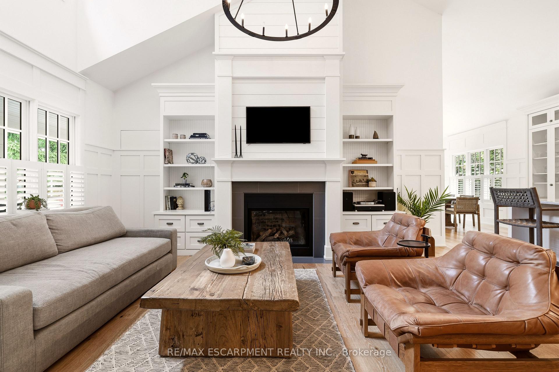 Photo 7 of 330 Camelot Court, Burlington, Shoreacres — HOMEH