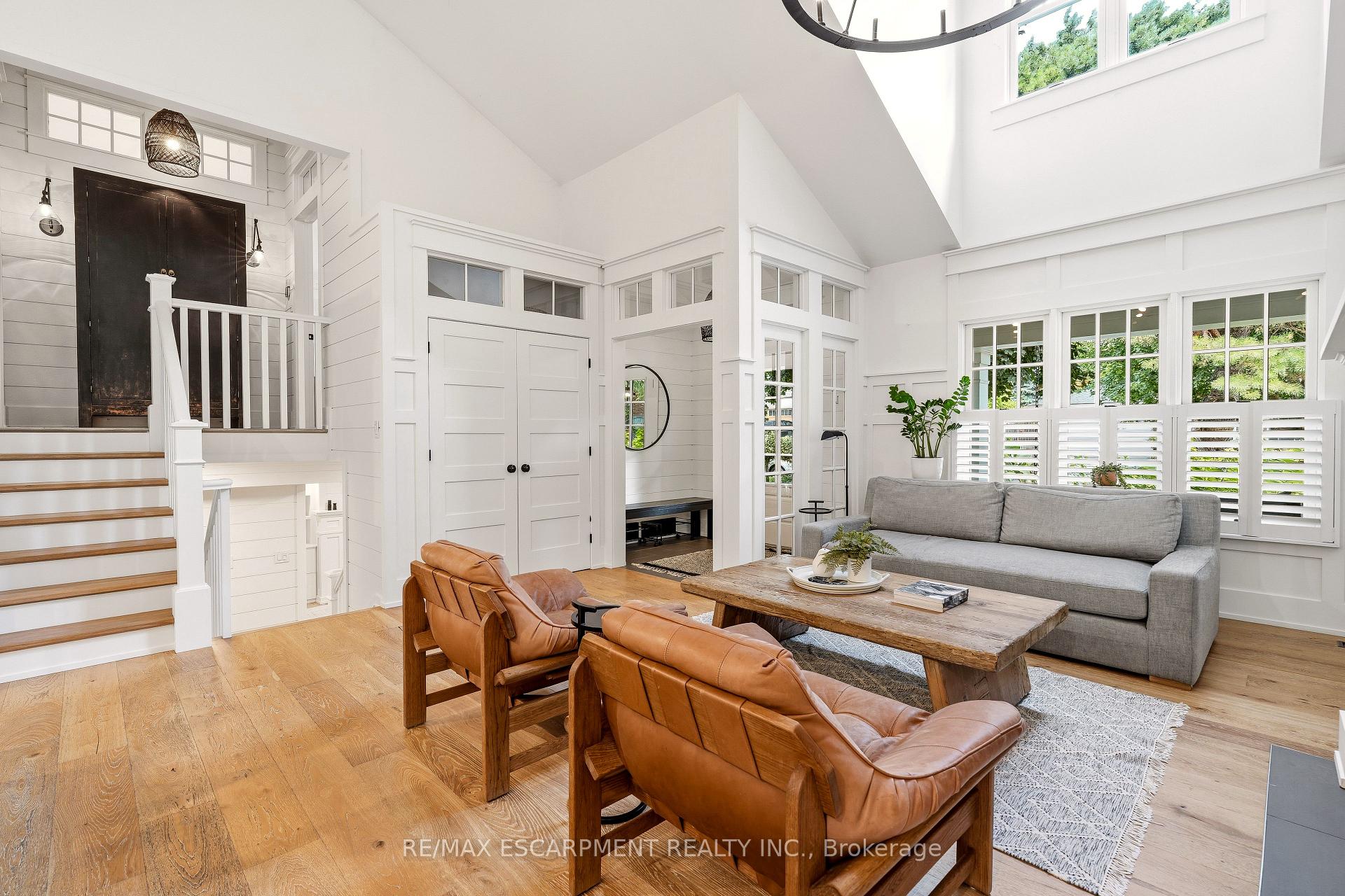 Photo 9 of 330 Camelot Court, Burlington, Shoreacres — HOMEH