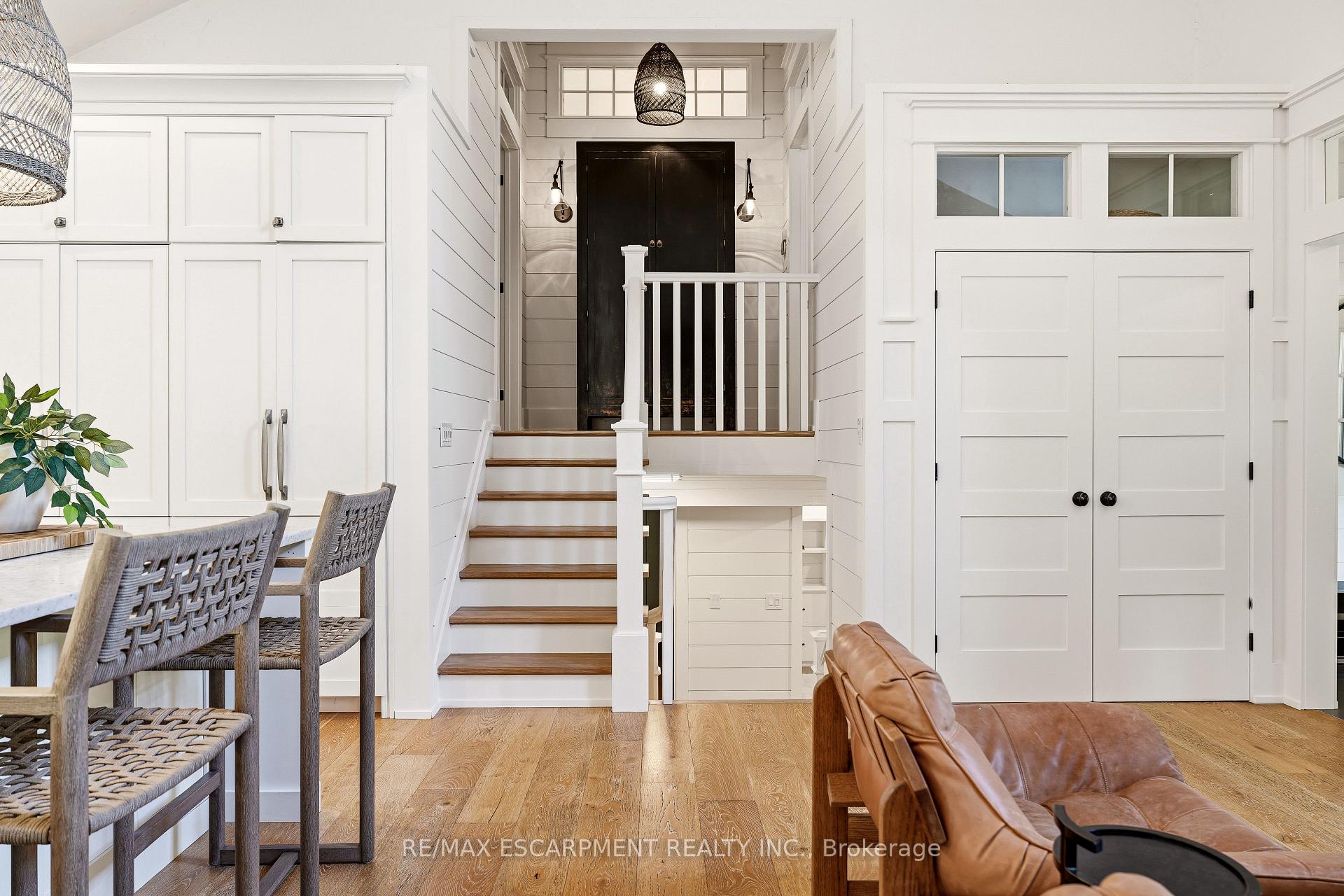 Photo 10 of 330 Camelot Court, Burlington, Shoreacres — HOMEH