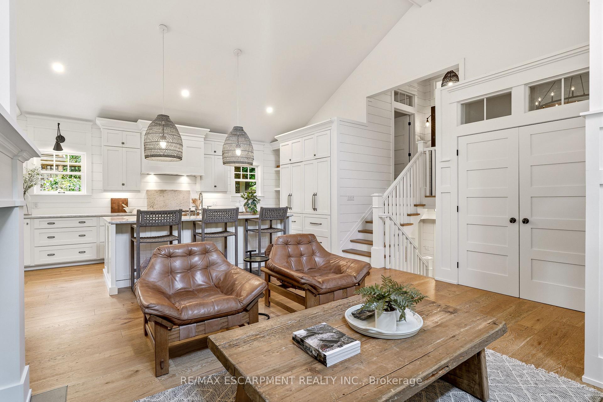 Photo 11 of 330 Camelot Court, Burlington, Shoreacres — HOMEH