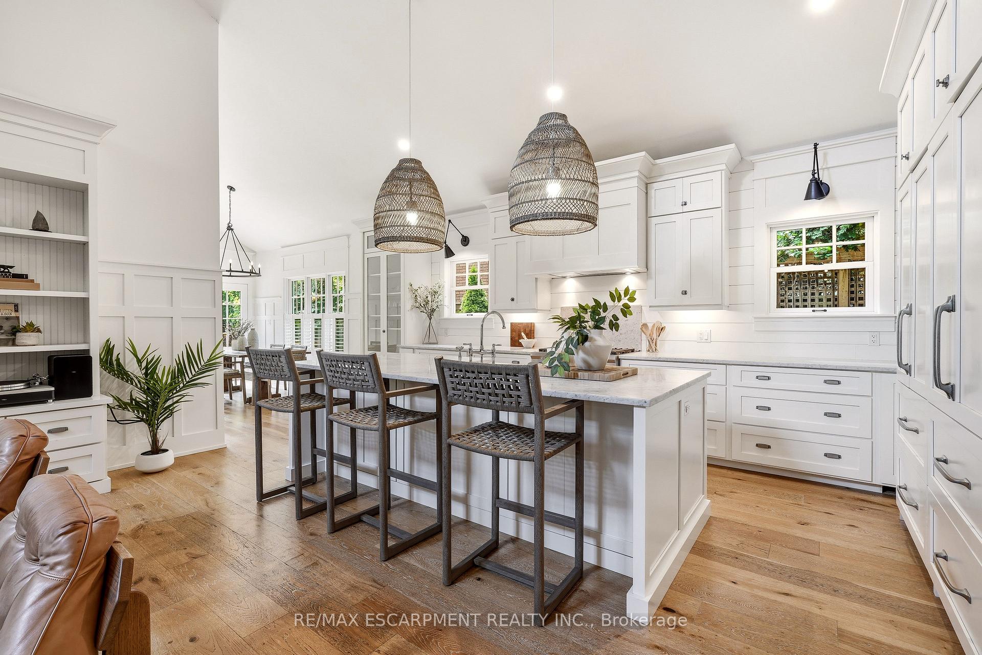 Photo 12 of 330 Camelot Court, Burlington, Shoreacres — HOMEH