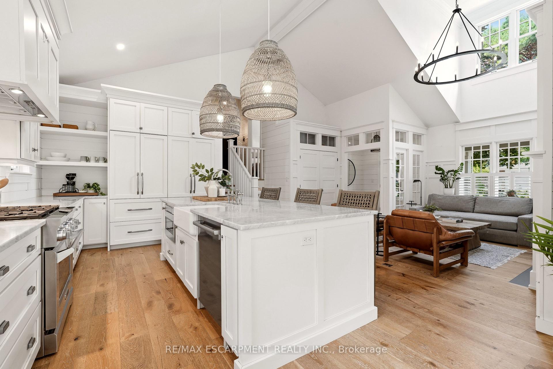 Photo 13 of 330 Camelot Court, Burlington, Shoreacres — HOMEH