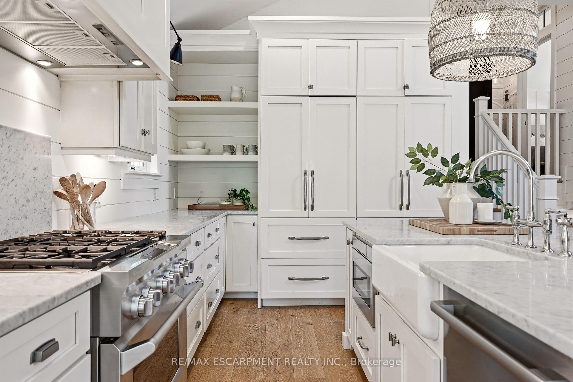 Photo 14 of 330 Camelot Court, Burlington, Shoreacres — HOMEH