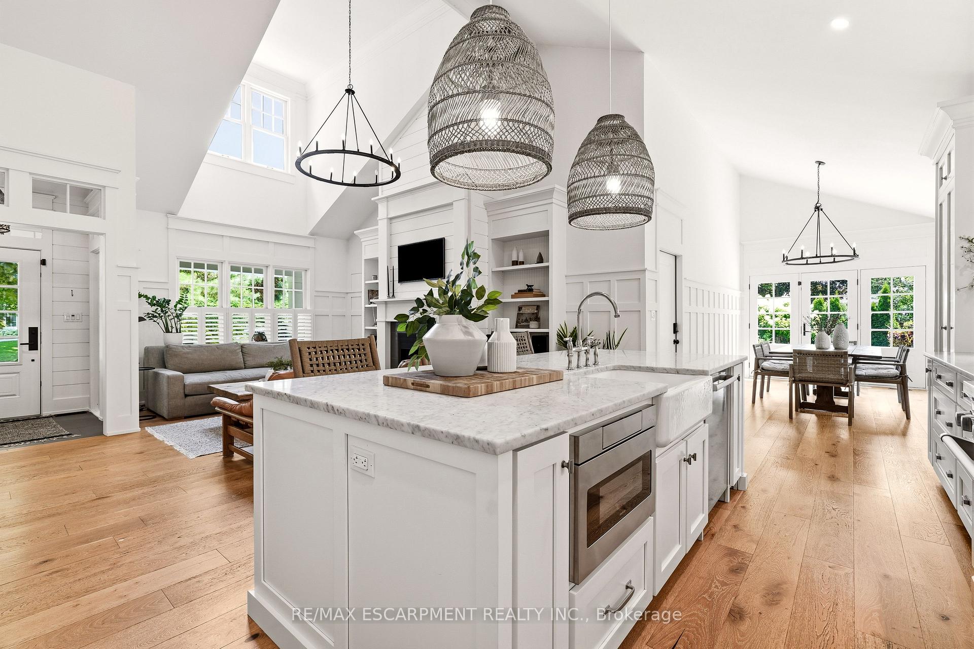 Photo 15 of 330 Camelot Court, Burlington, Shoreacres — HOMEH