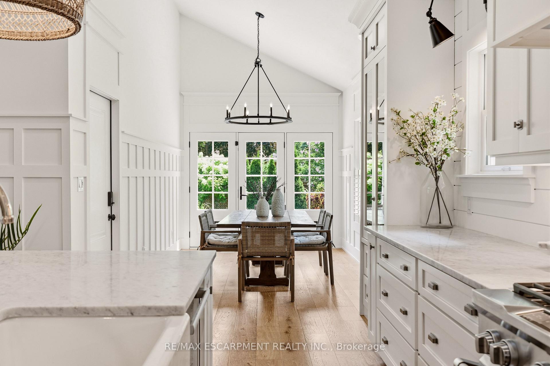 Photo 16 of 330 Camelot Court, Burlington, Shoreacres — HOMEH