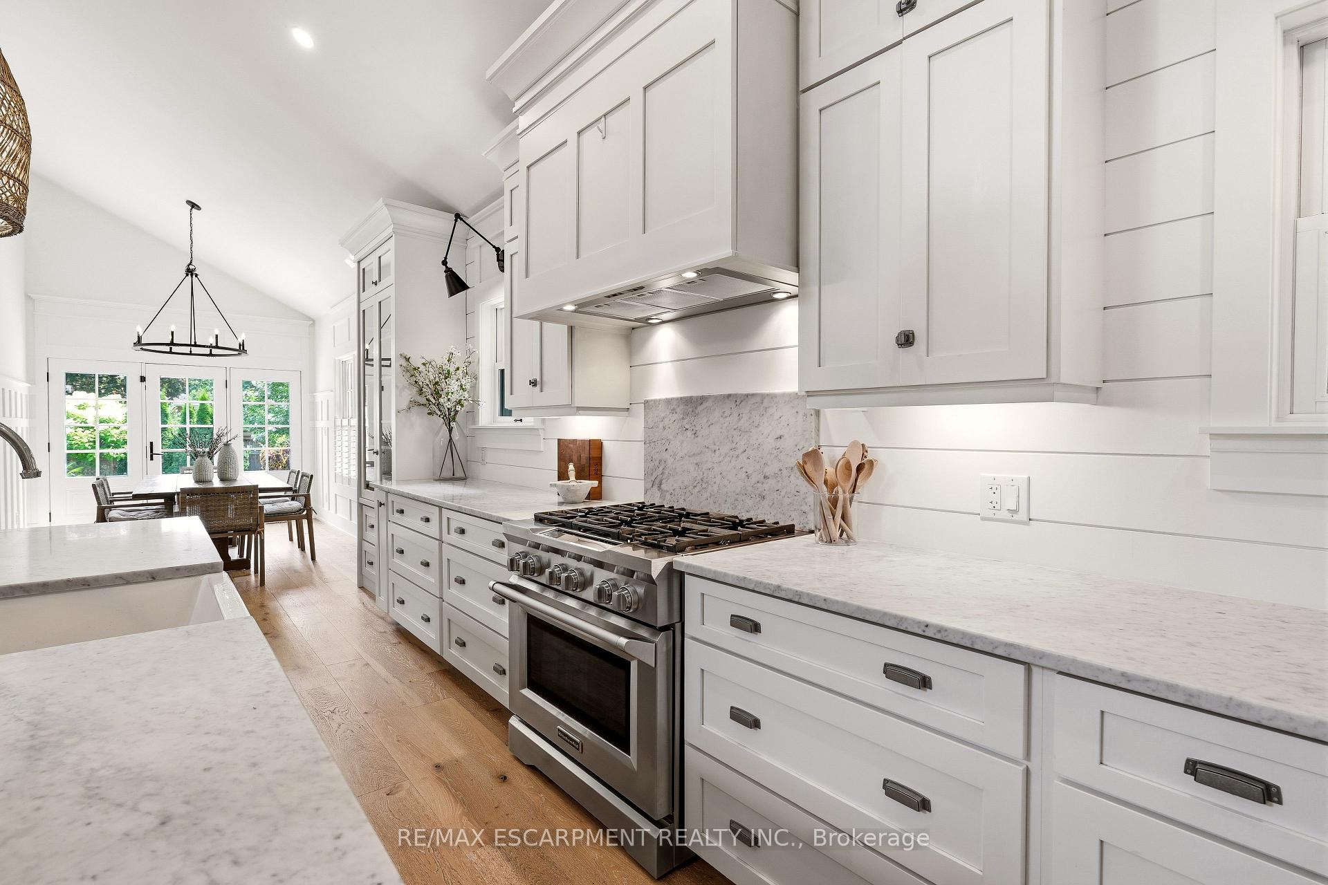 Photo 17 of 330 Camelot Court, Burlington, Shoreacres — HOMEH