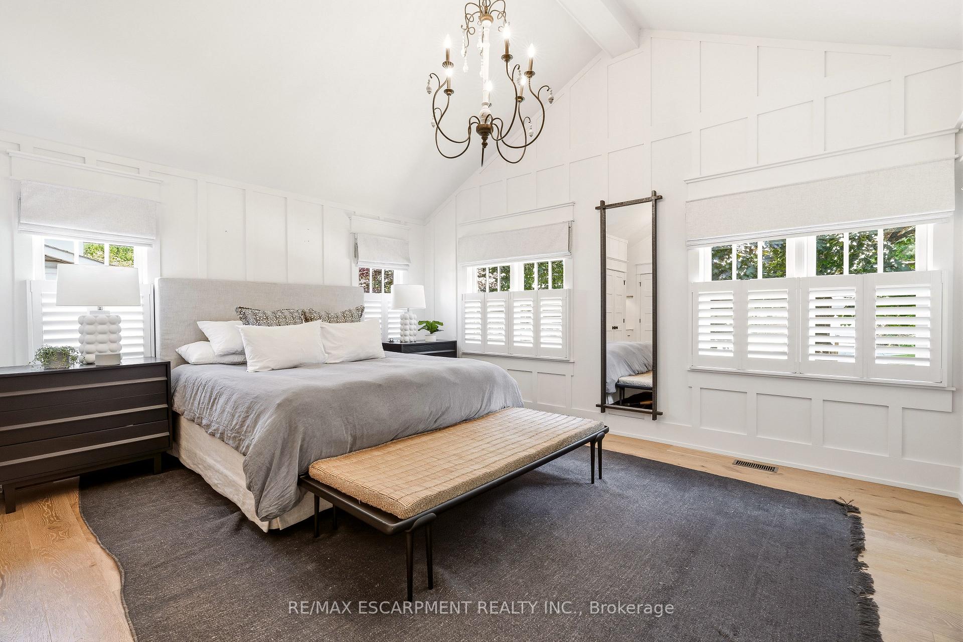 Photo 19 of 330 Camelot Court, Burlington, Shoreacres — HOMEH