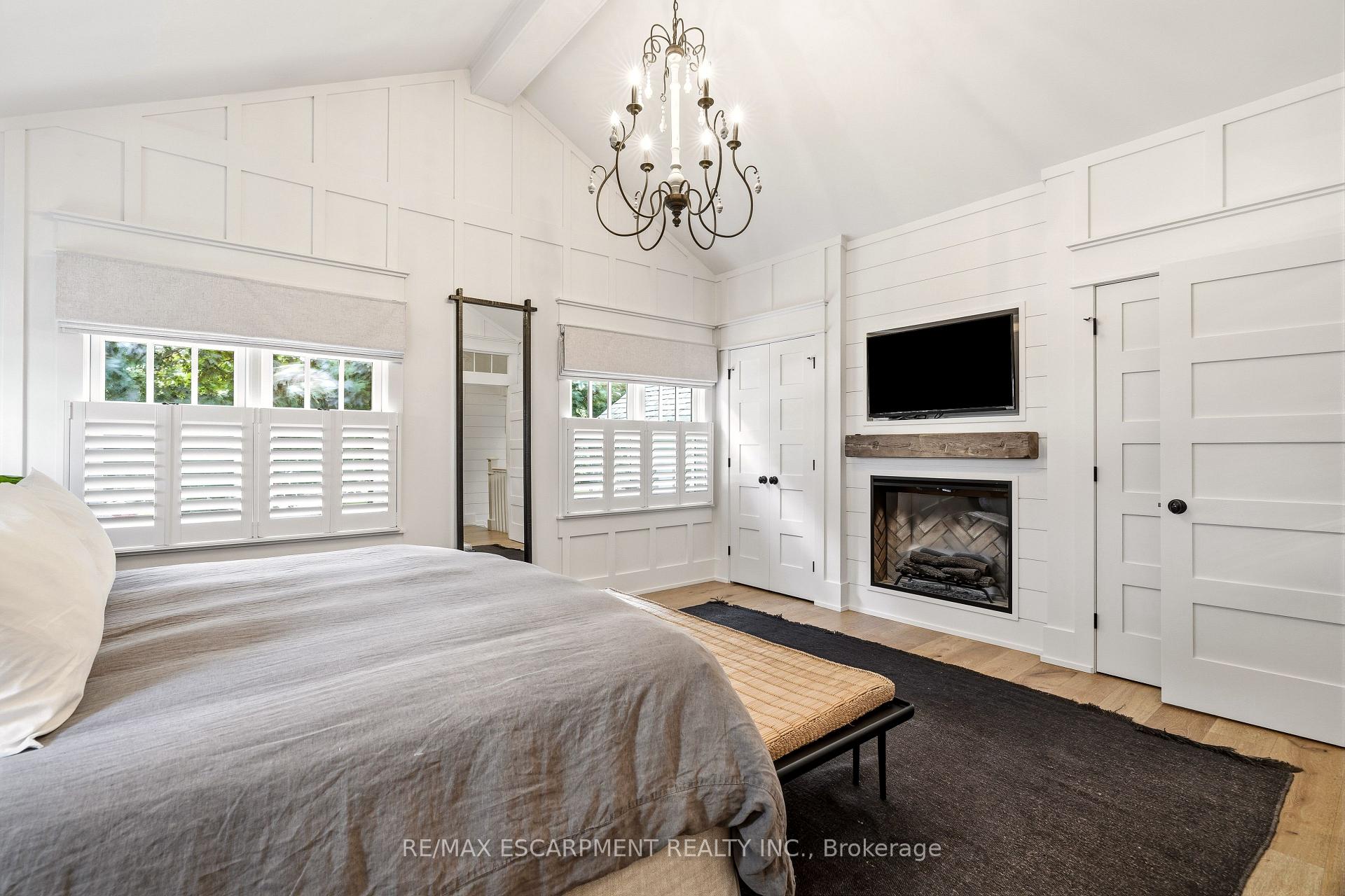 Photo 21 of 330 Camelot Court, Burlington, Shoreacres — HOMEH