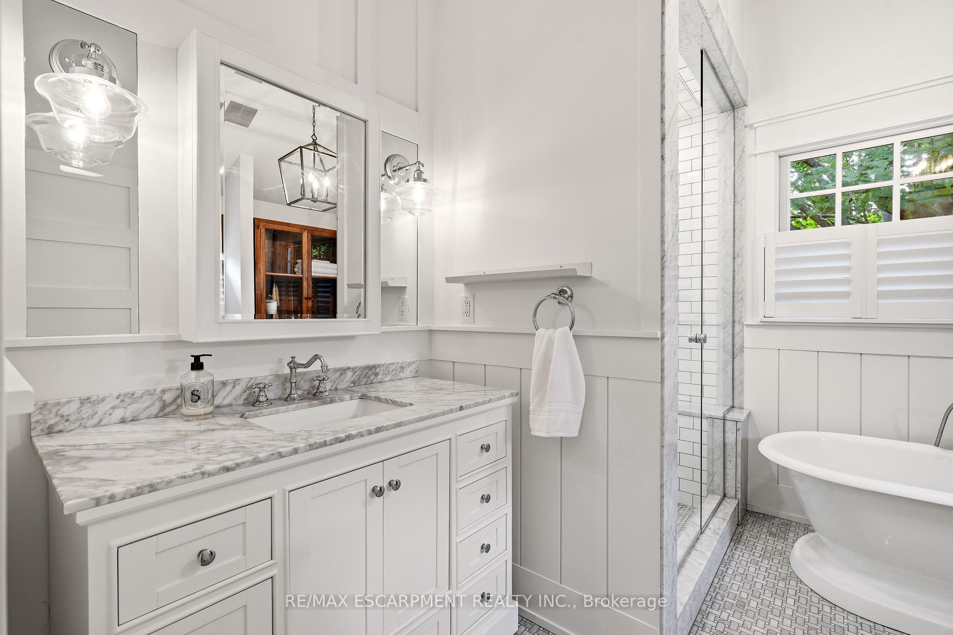 Photo 24 of 330 Camelot Court, Burlington, Shoreacres — HOMEH