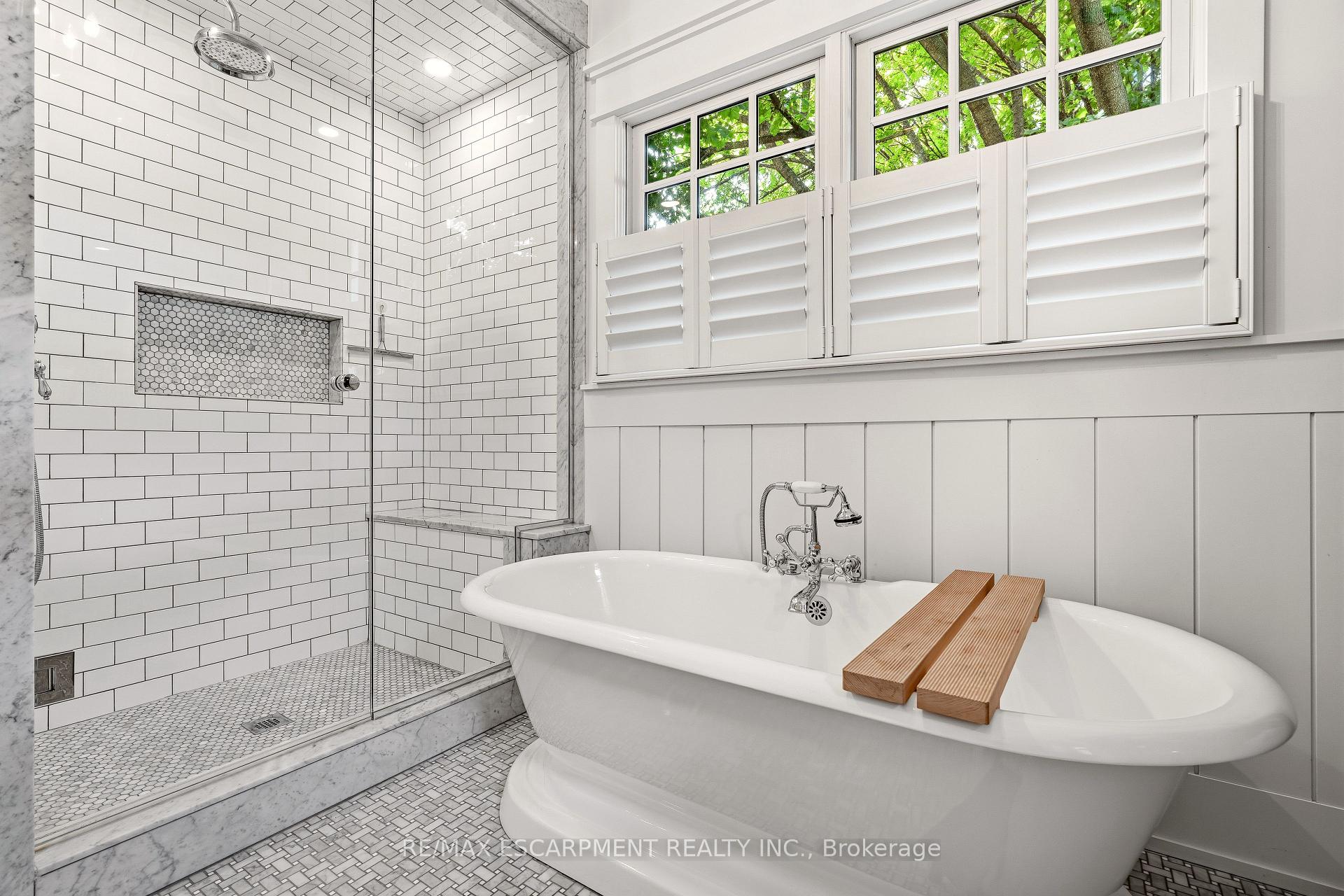 Photo 25 of 330 Camelot Court, Burlington, Shoreacres — HOMEH