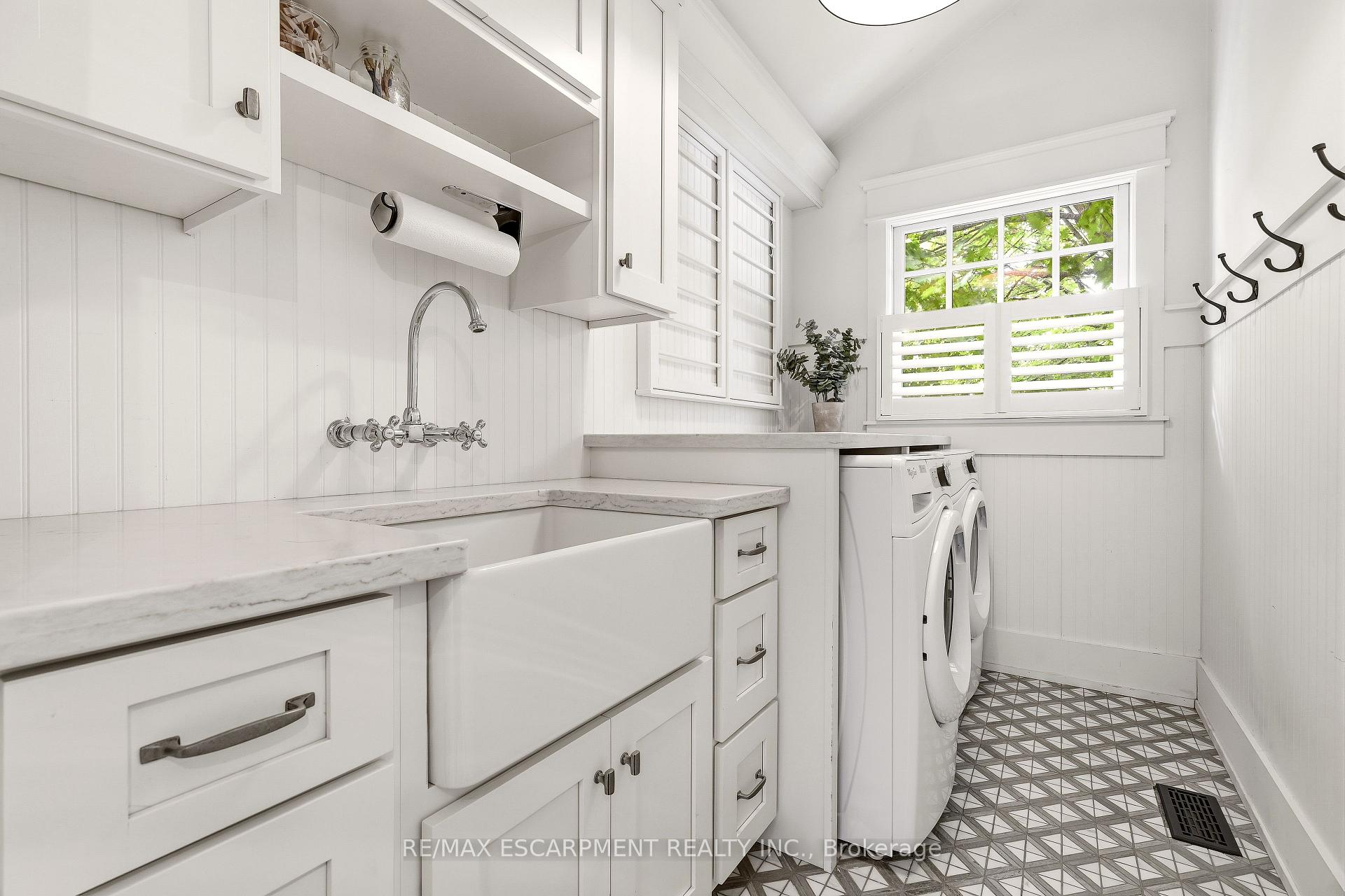Photo 27 of 330 Camelot Court, Burlington, Shoreacres — HOMEH