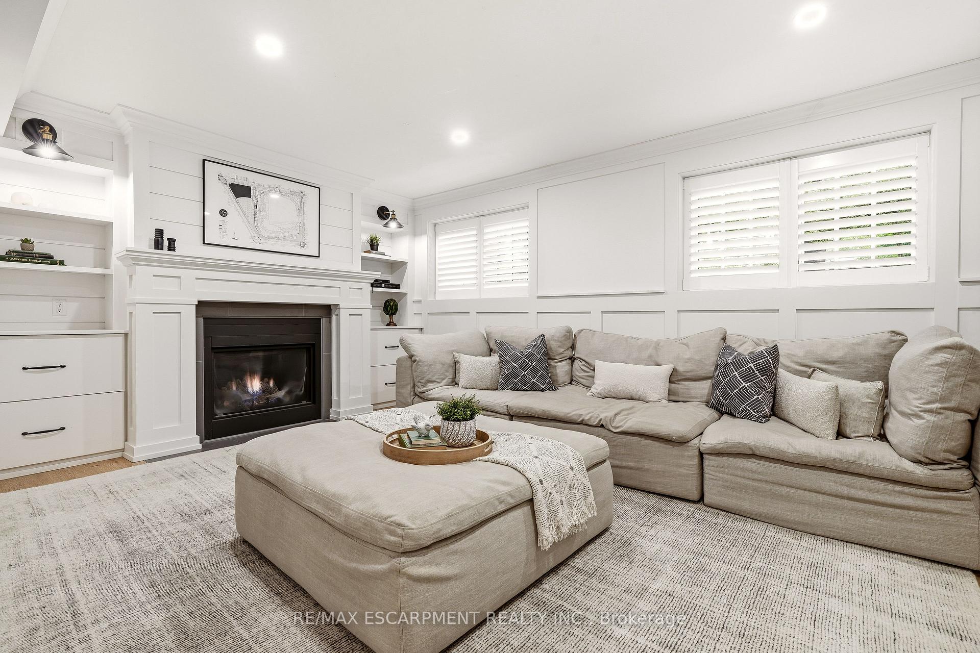 Photo 28 of 330 Camelot Court, Burlington, Shoreacres — HOMEH