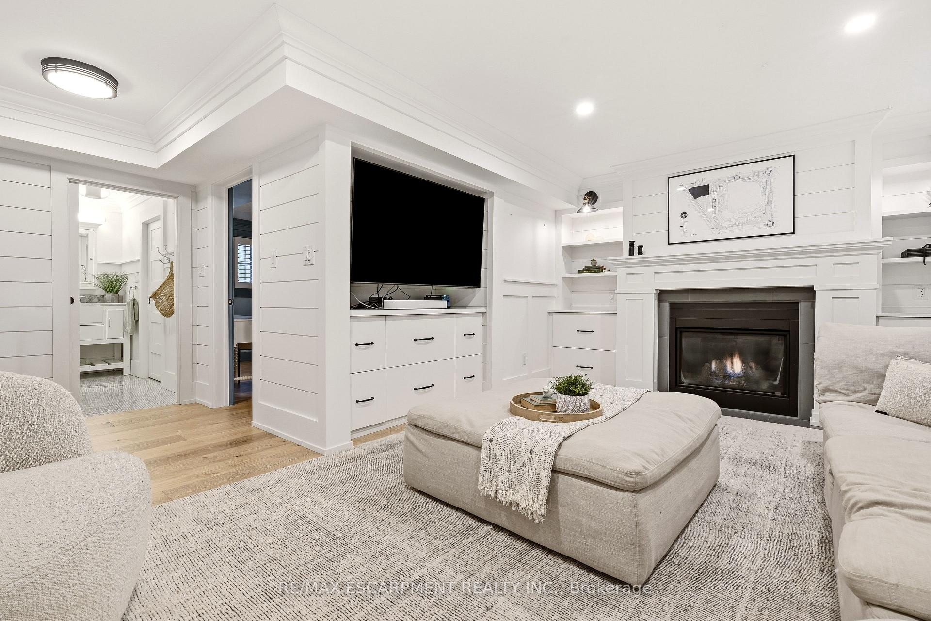 Photo 29 of 330 Camelot Court, Burlington, Shoreacres — HOMEH