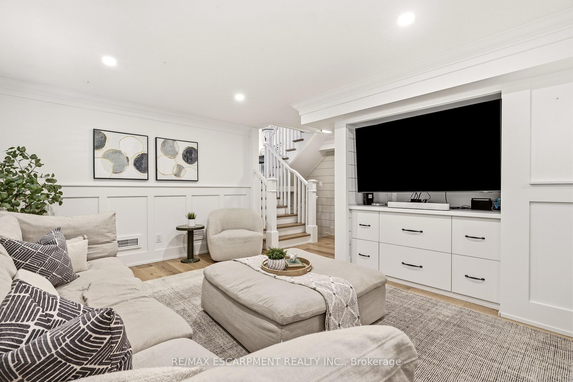 Photo 30 of 330 Camelot Court, Burlington, Shoreacres — HOMEH