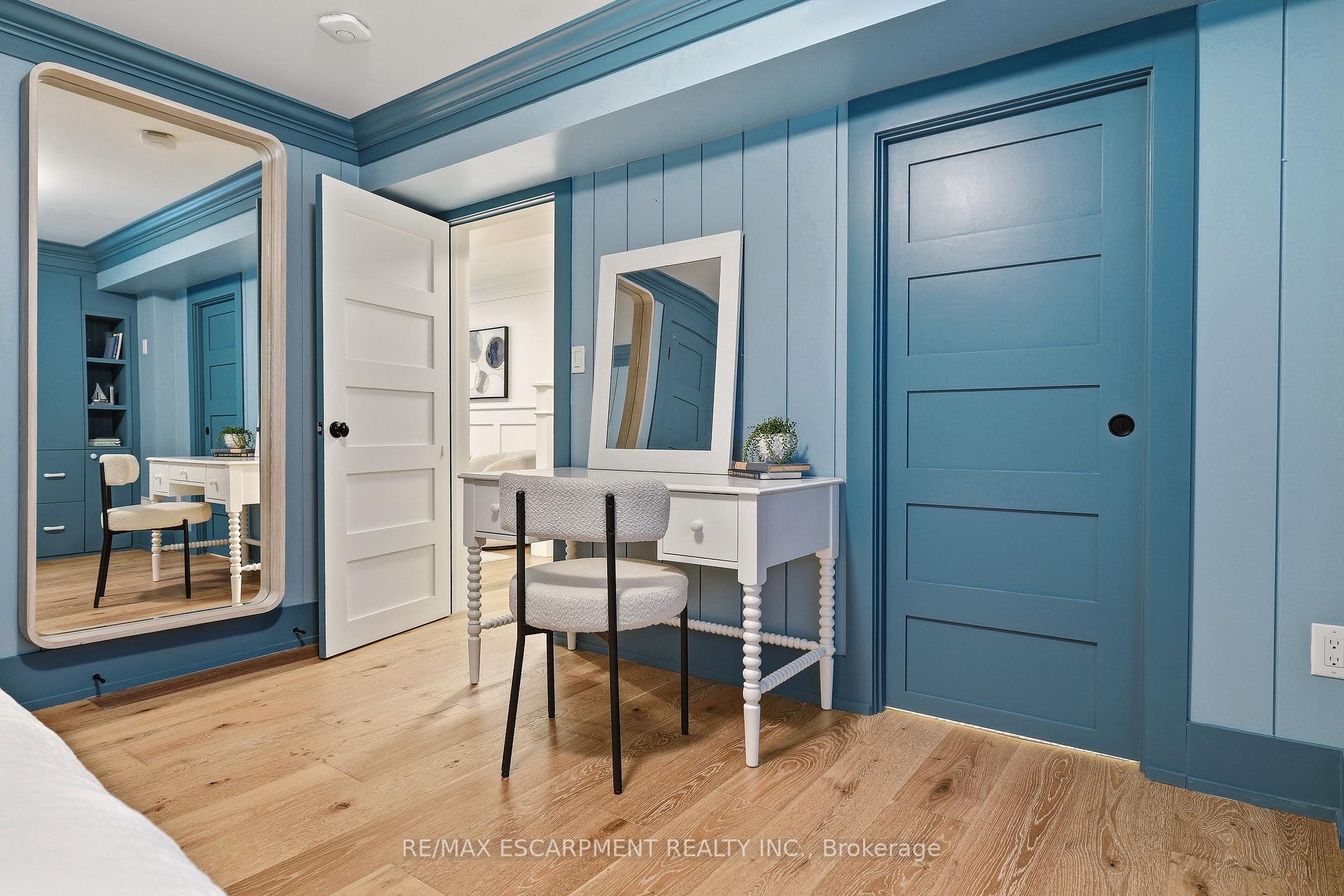 Photo 33 of 330 Camelot Court, Burlington, Shoreacres — HOMEH