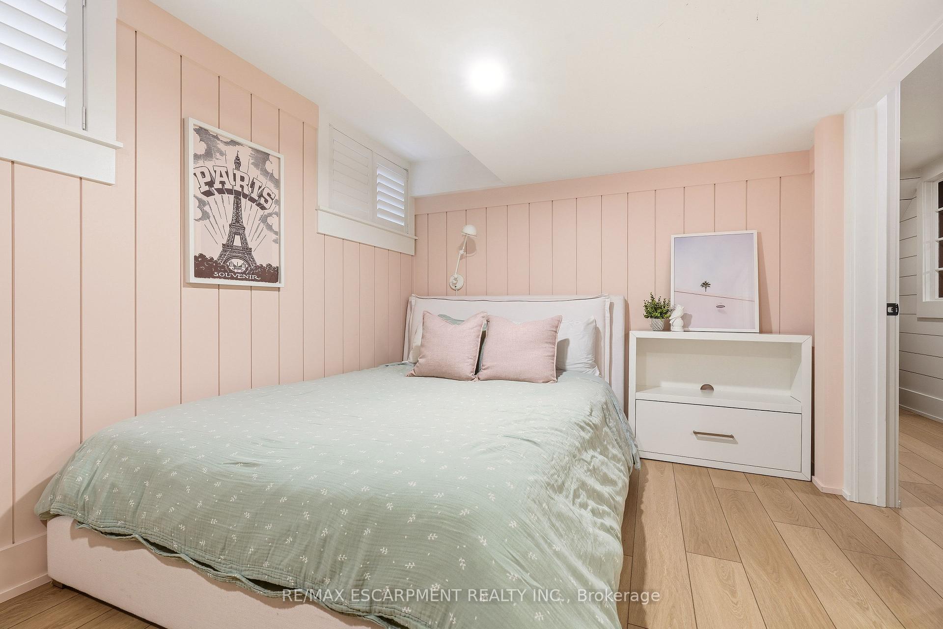 Photo 37 of 330 Camelot Court, Burlington, Shoreacres — HOMEH